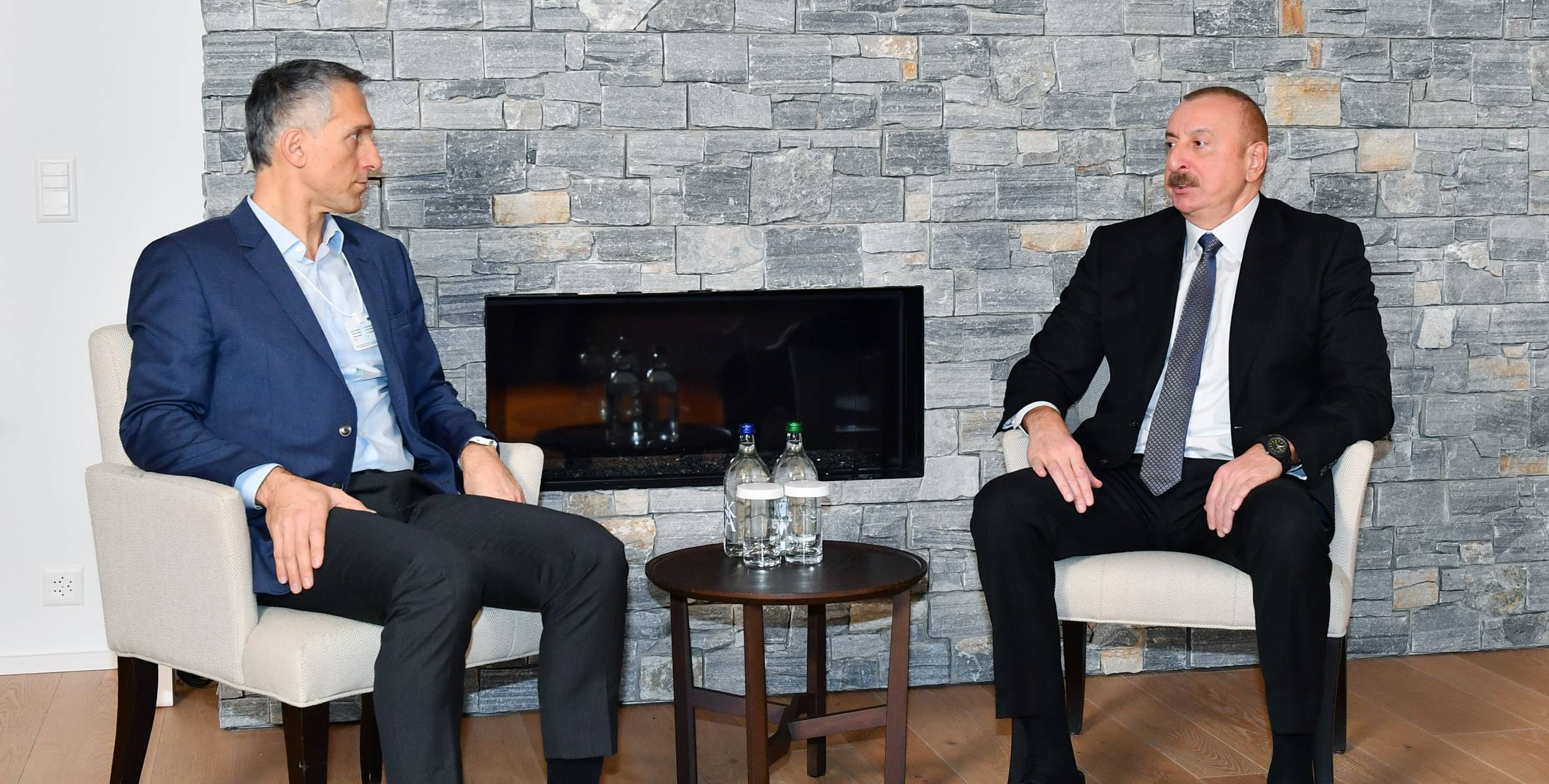 İlham Əliyevin Davosda “Signify” şirkətinin baş icraçı direktoru ilə görüşü olub