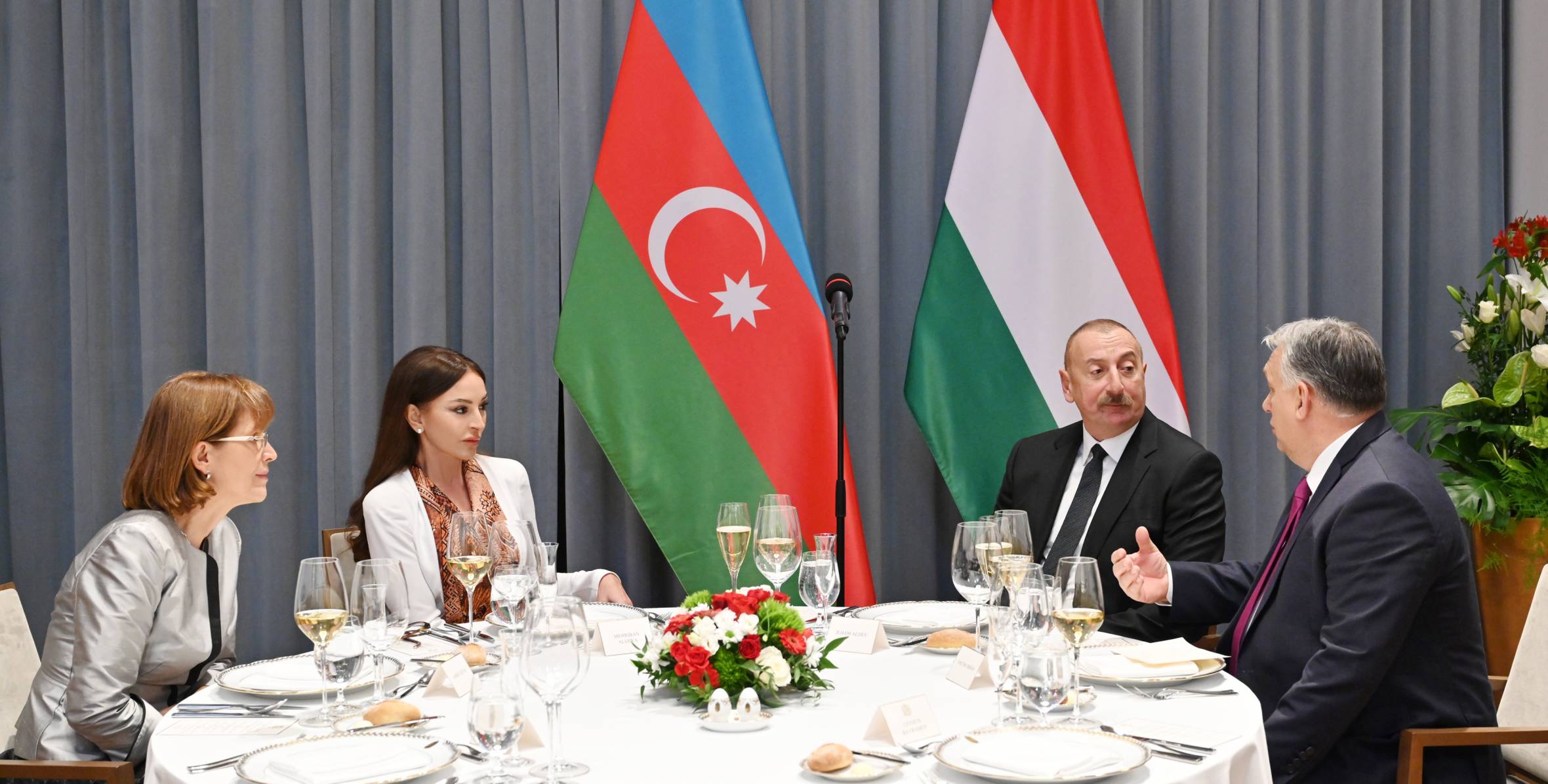 Official dinner was hosted in honor of President Ilham Aliyev and First Lady Mehriban Aliyeva in Budapest