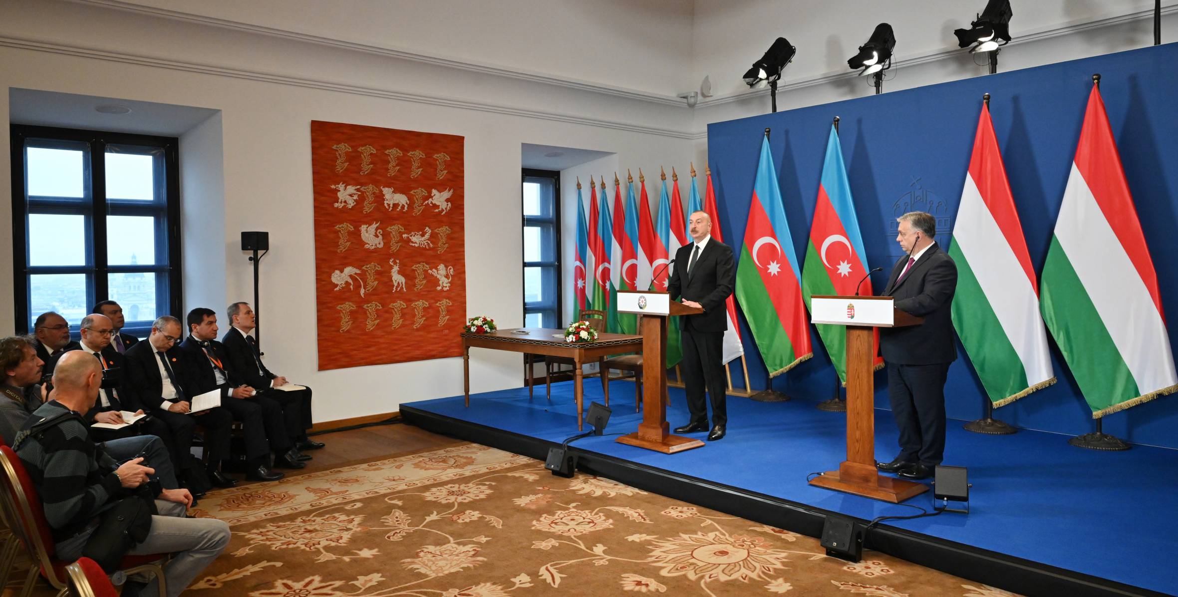 Ильхам Алиев и премьер-министр Венгрии Виктор Орбан выступили с заявлениями для прессы