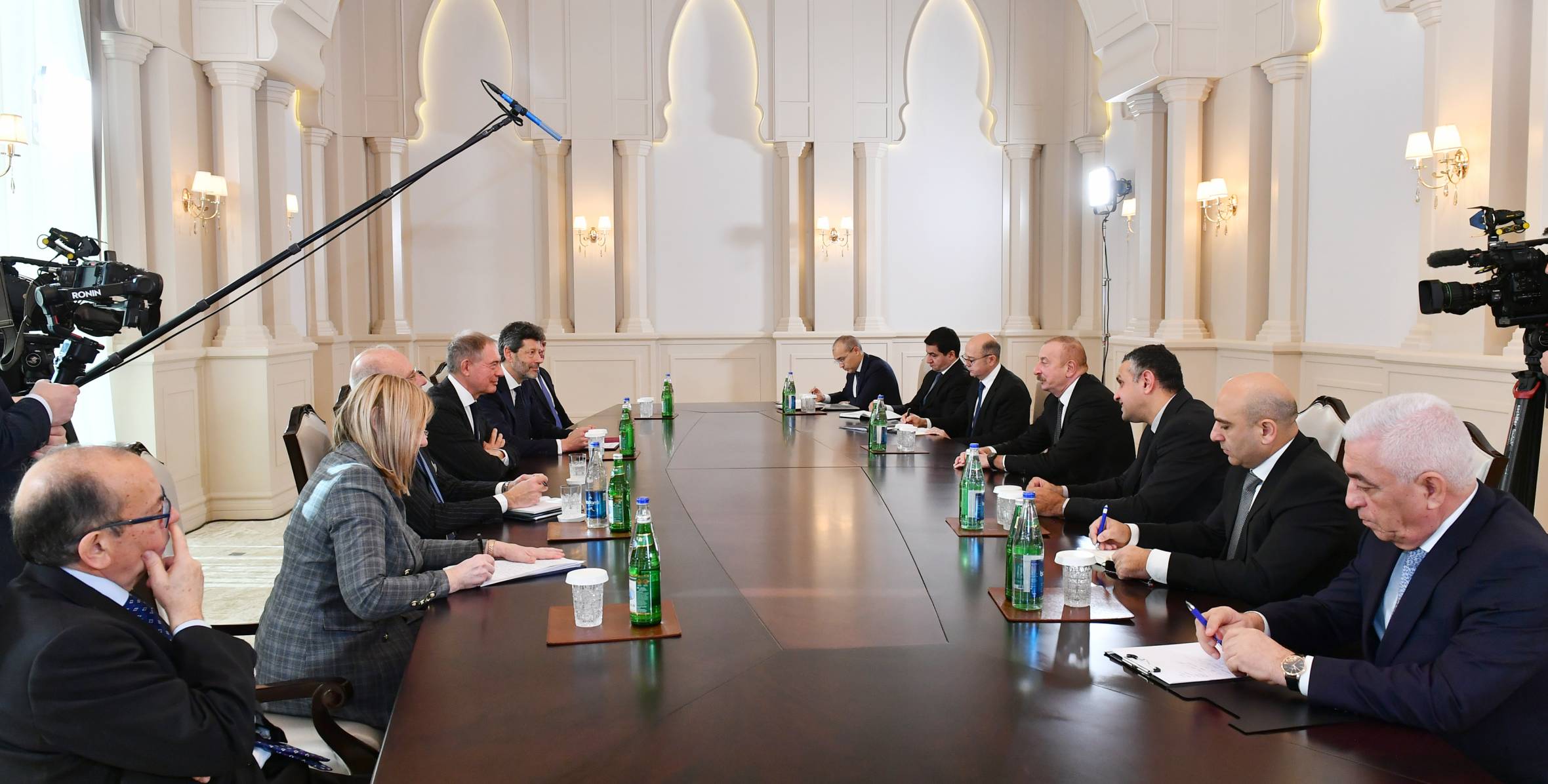 Ильхам Алиев принял министра по делам предприятий и продукции «Сделано в Италии» Италии