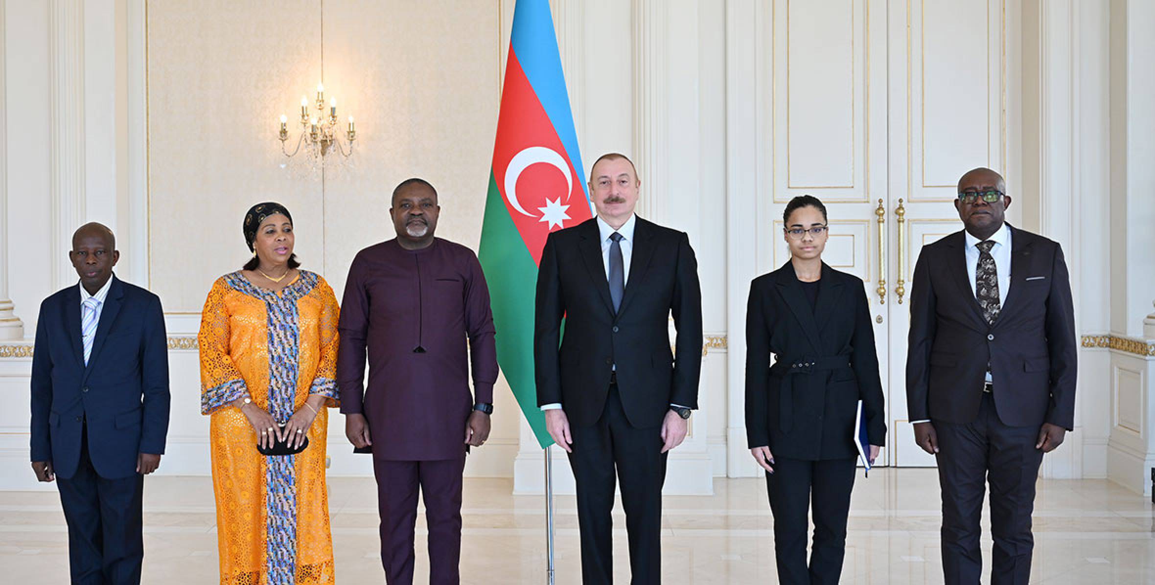 Ильхам Алиев принял верительные грамоты новоназначенного посла Анголы в Азербайджане