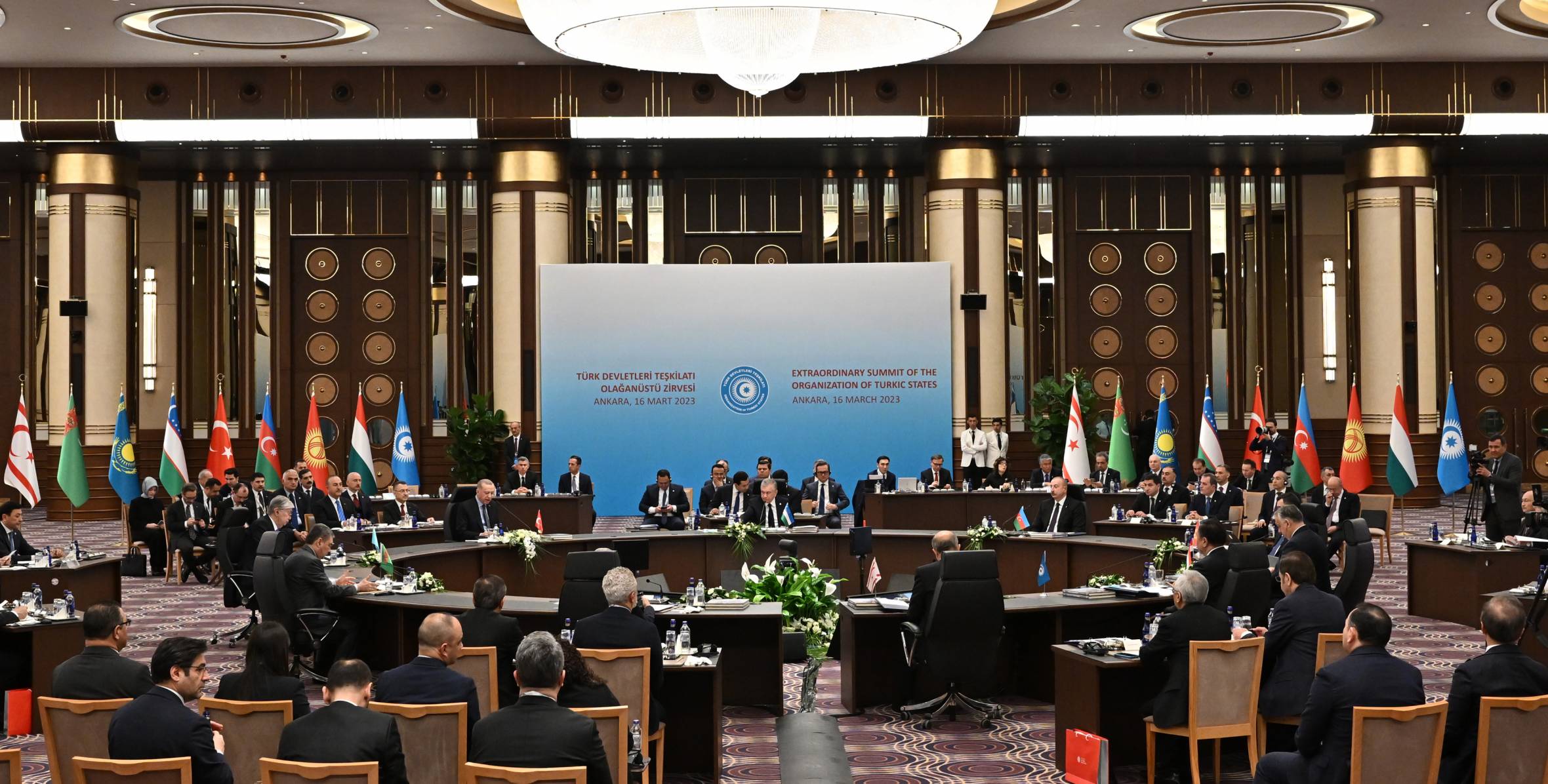Ильхам Алиев принял участие в чрезвычайном саммите Организации тюркских государств в Анкаре