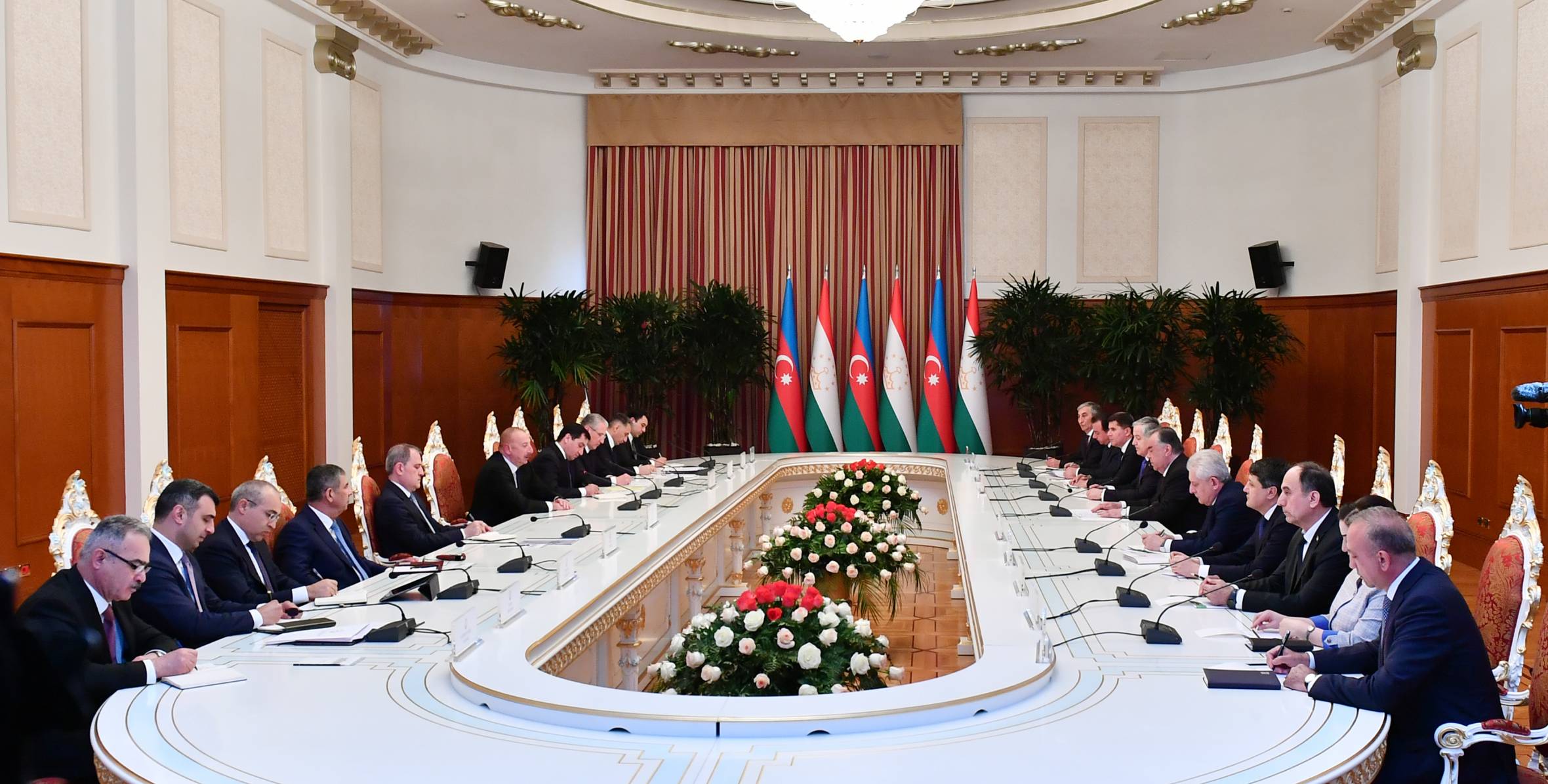 Presidents of Azerbaijan and Tajikistan held expanded meeting