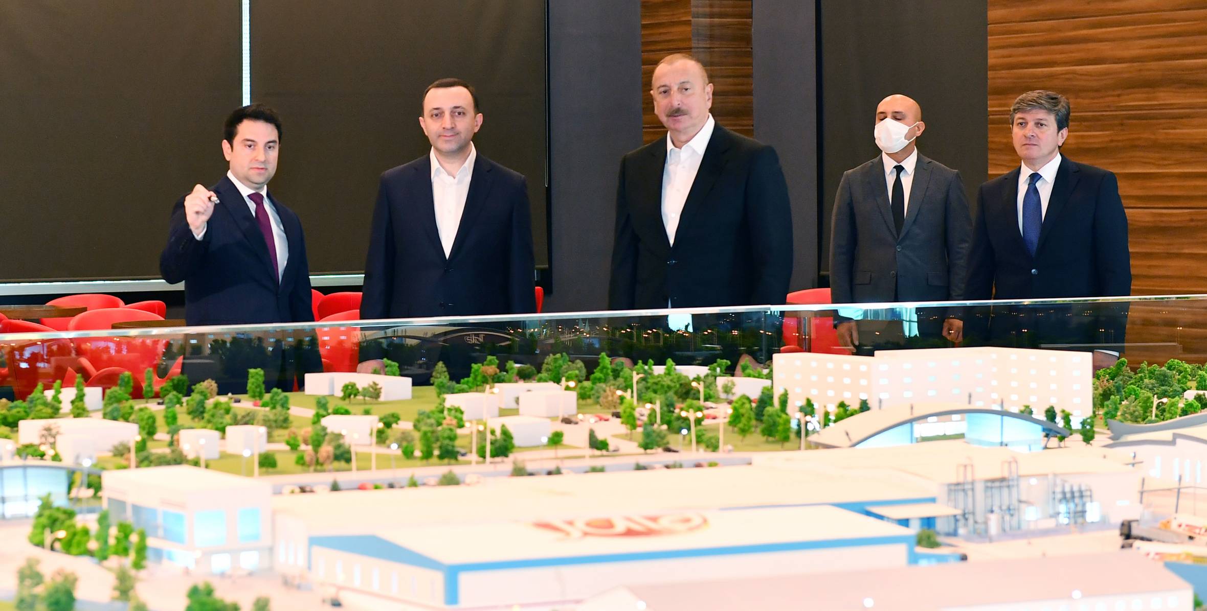 Ильхам Алиев и премьер-министр Ираклий Гарибашвили посетили Габалинский продовольственный городок