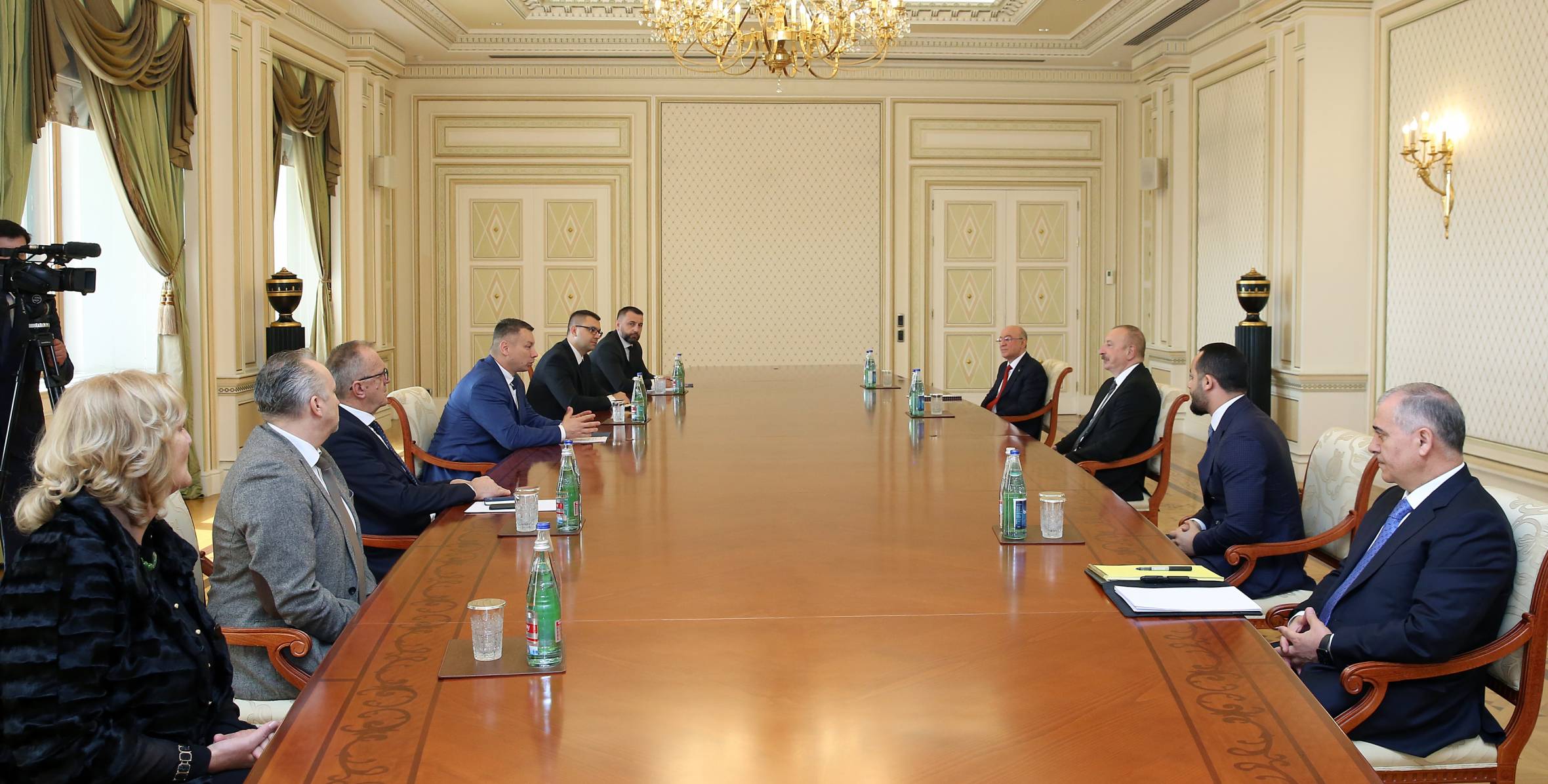 Ильхам Алиев принял делегацию во главе с министром безопасности Боснии и Герцеговины