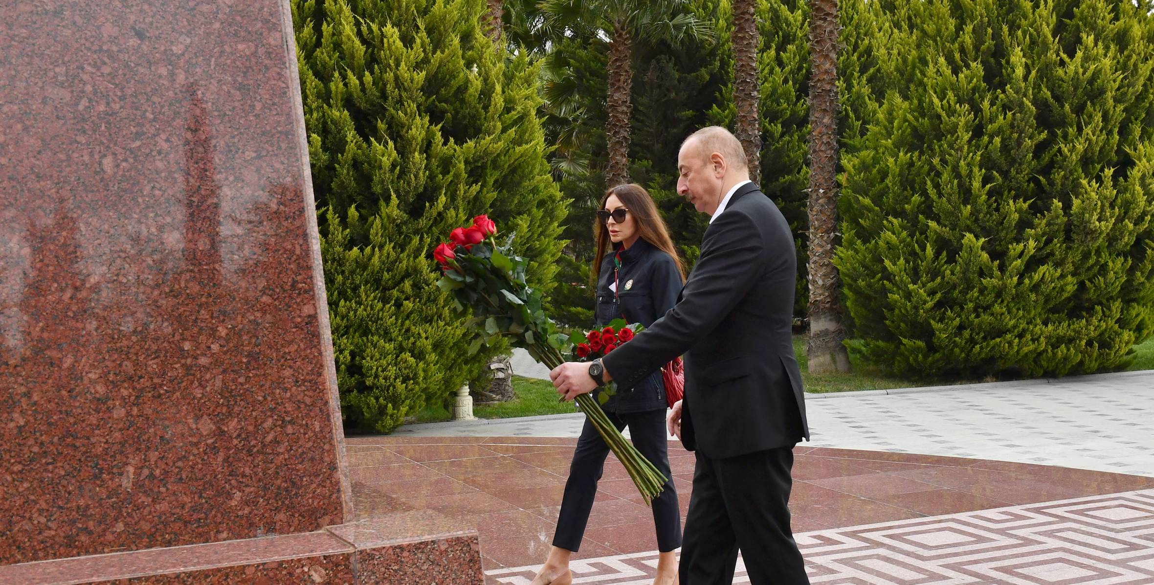 Ильхам Алиев и первая леди Мехрибан Алиева совершили поездку в Сальянский район