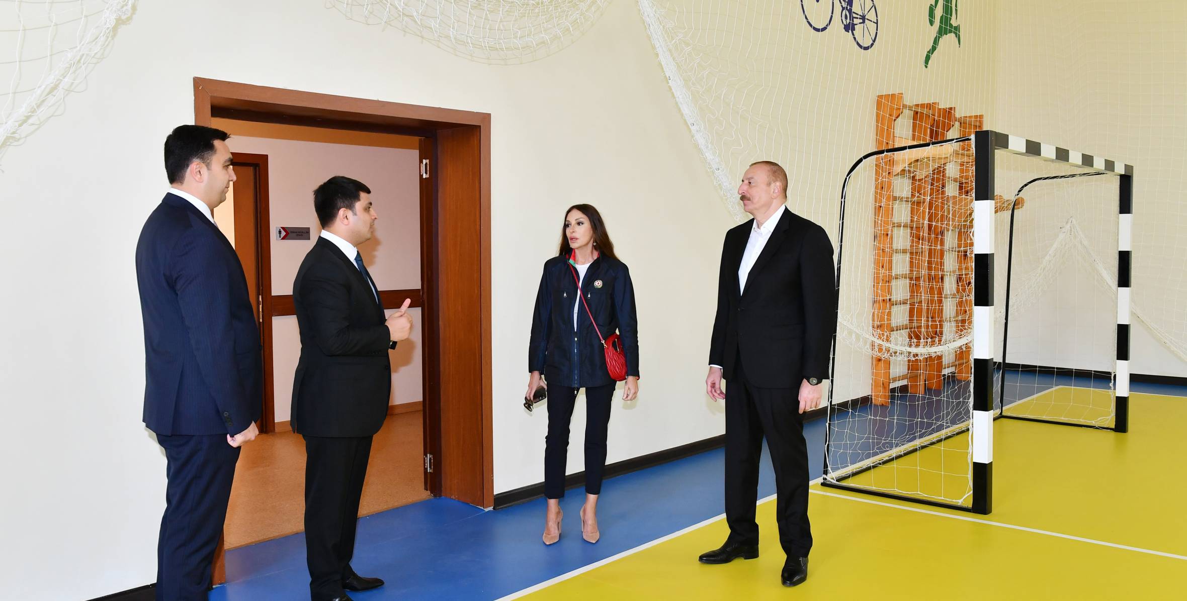 Ильхам Алиев и первая леди Мехрибан Алиева приняли участие в открытии новой школы в Нефтчалинском районе