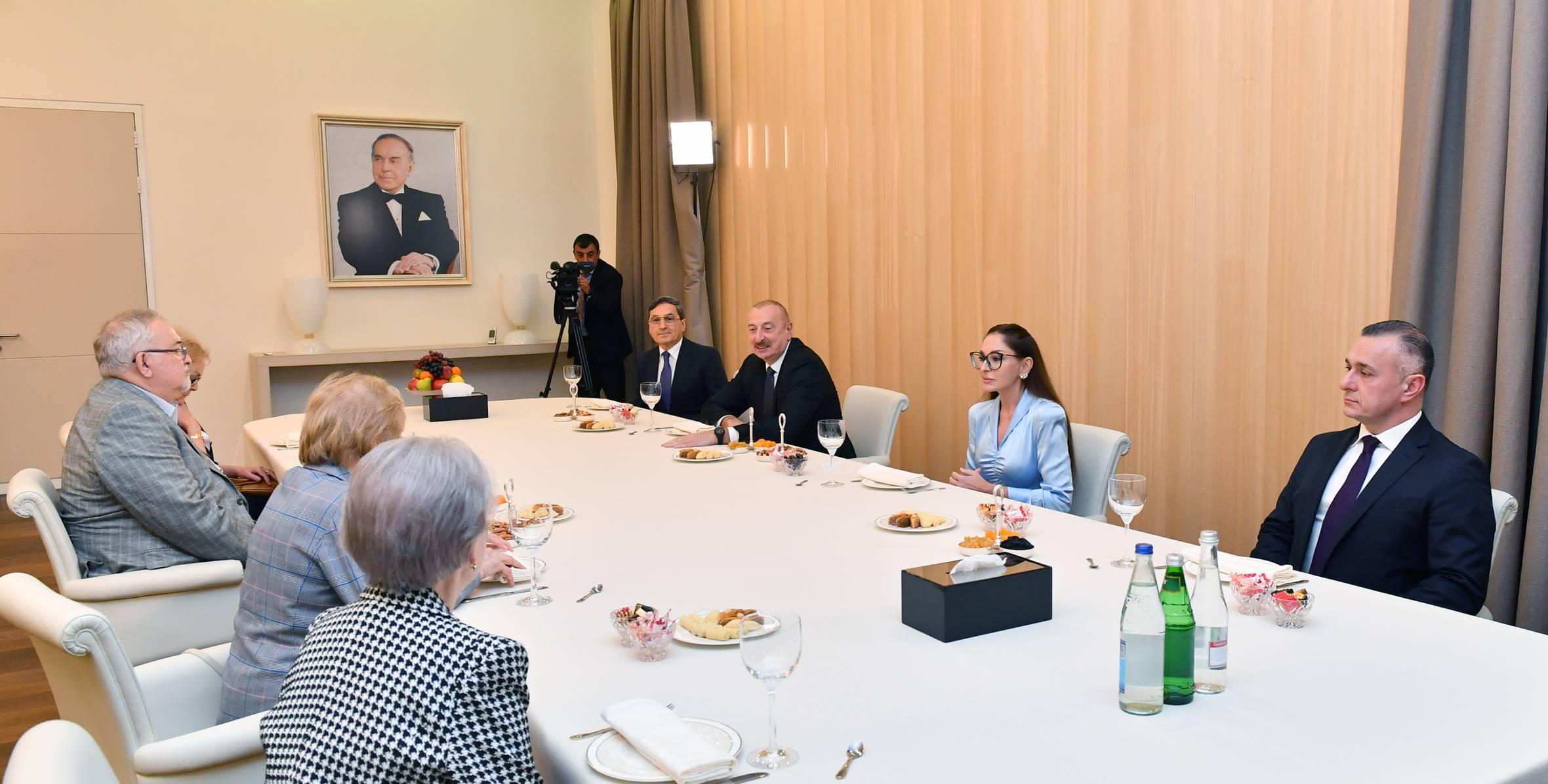 Ilham Aliyev and First Lady Mehriban Aliyeva conversed with ophthalmologists who were concurrently working with academician Zarifa Aliyeva