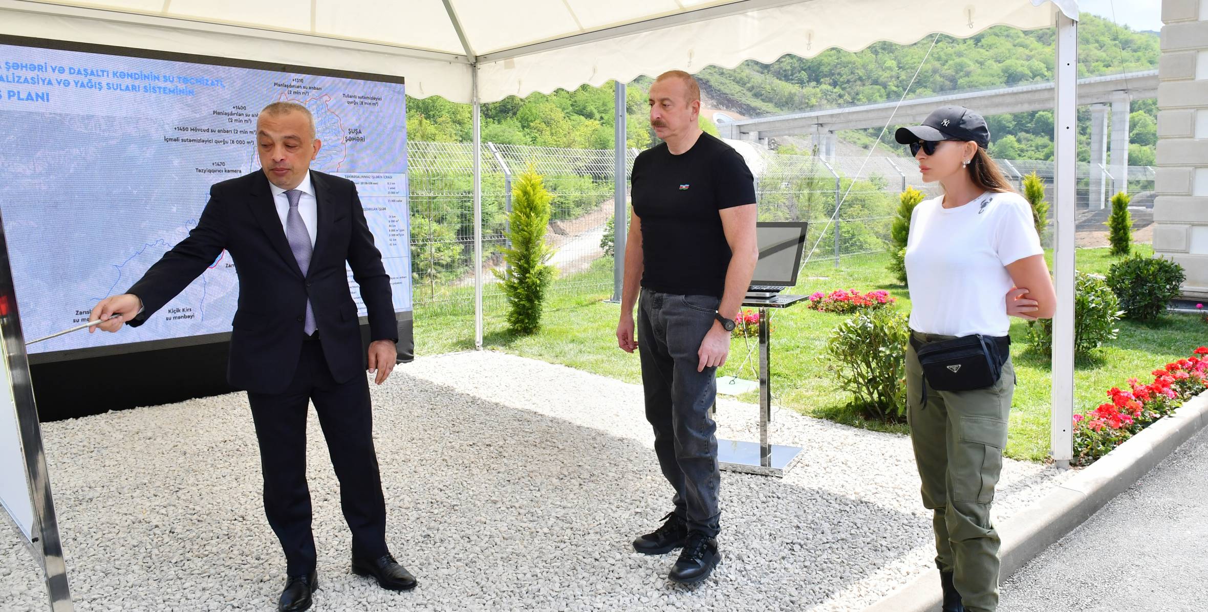 Ильхам Алиев и первая леди Мехрибан Алиева приняли участие в открытии насосной станции «Зарыслычай» в селе Дашалты