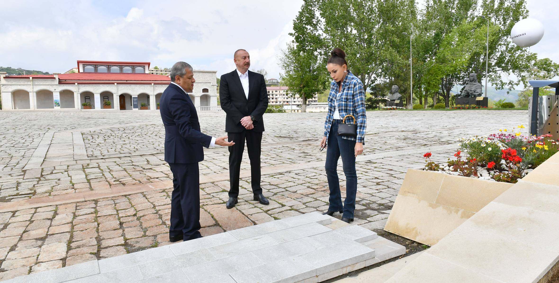 Ilham Aliyev and First Lady Mehriban Aliyeva examined works to be carried out in front of administrative building of Special Representative Office in Shusha