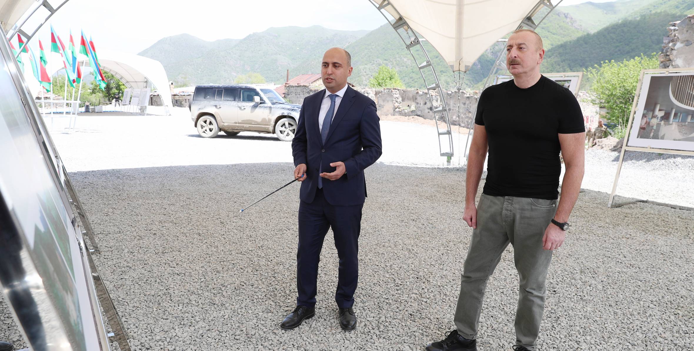 Ильхам Алиев заложил фундамент здания школы в городе Кяльбаджар