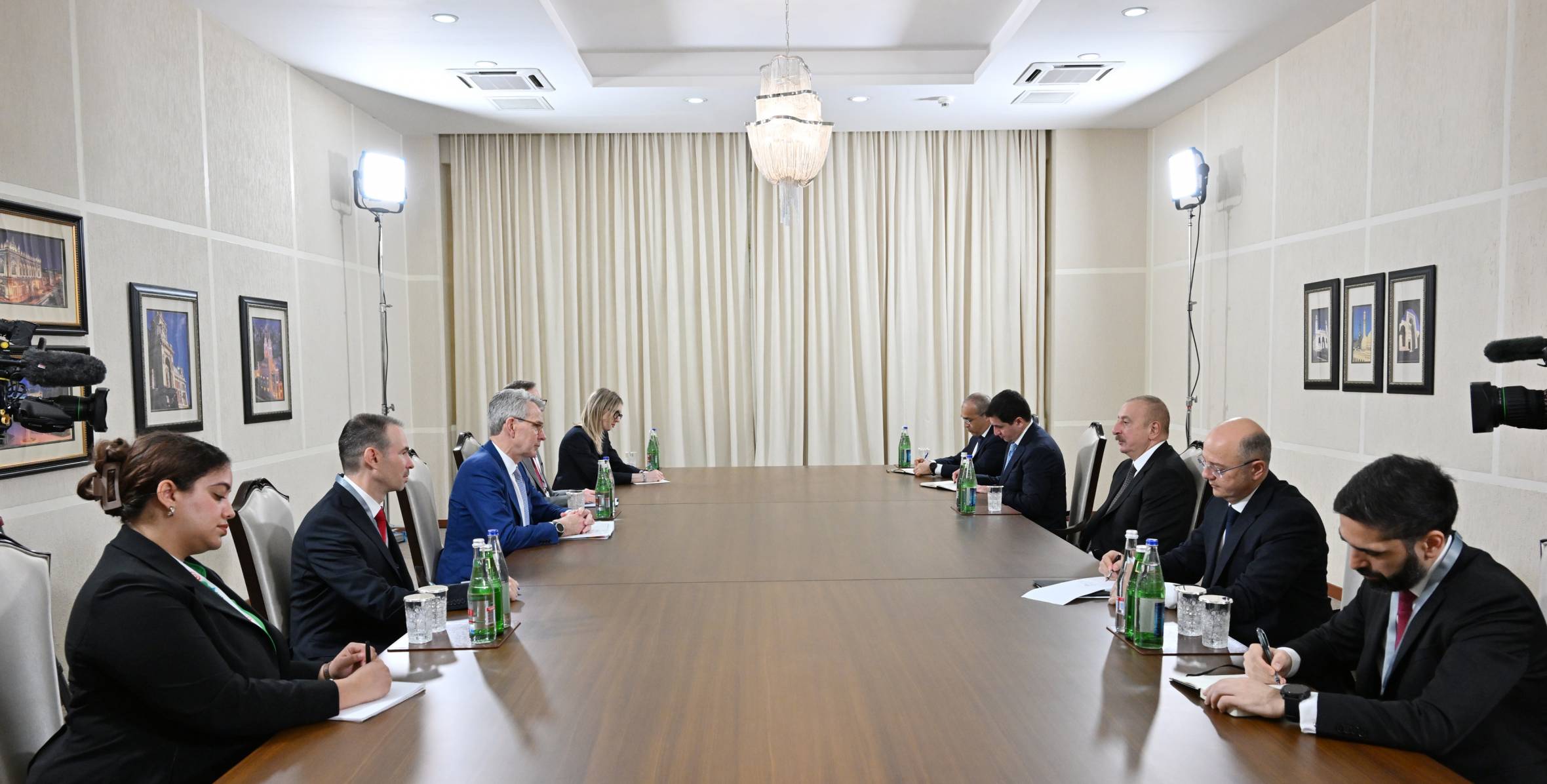 Ильхам Алиев принял помощника государственного секретаря США по энергетическим ресурсам