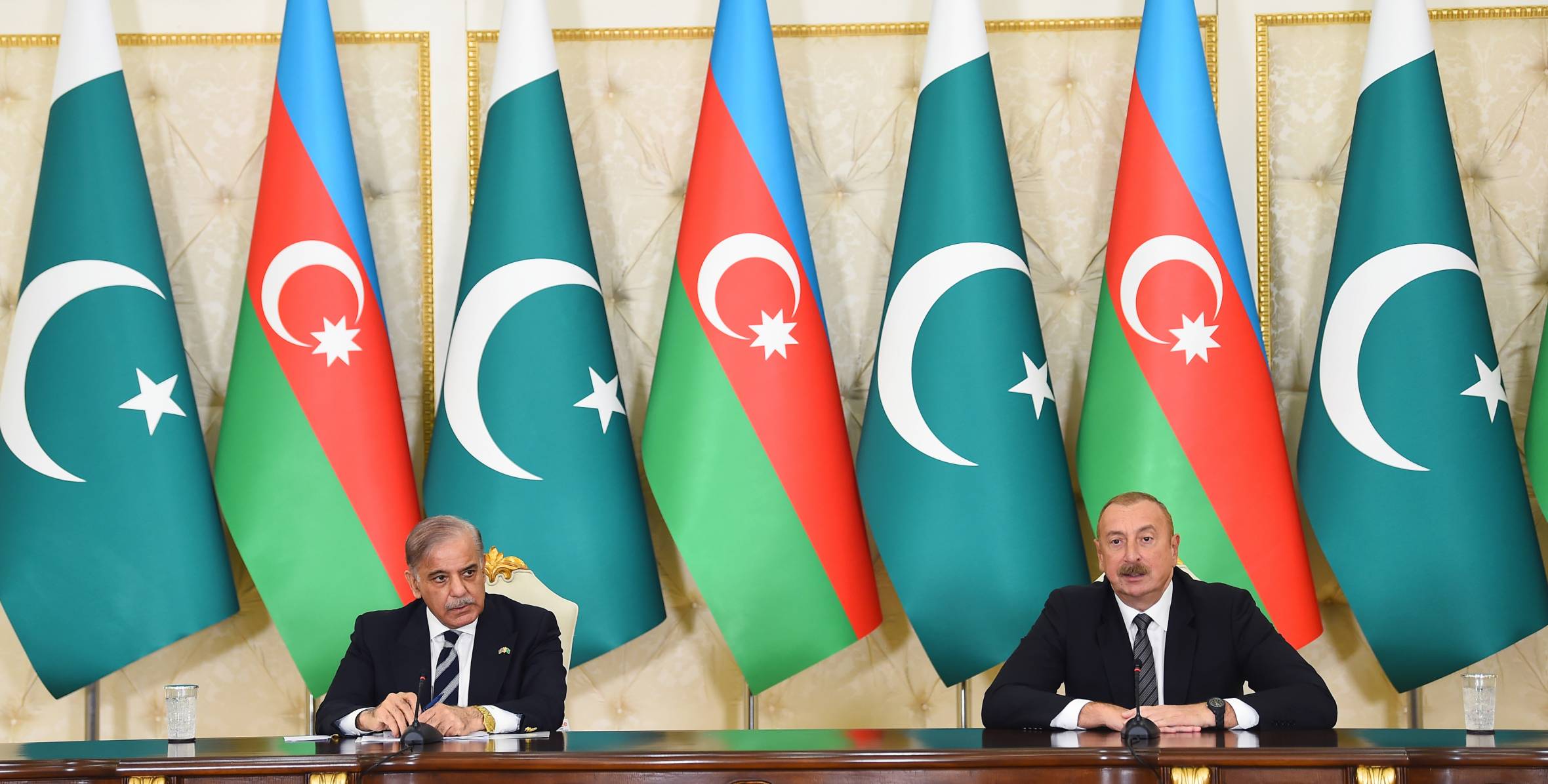 Ильхам Алиев и премьер-министр Пакистана Мухаммад Шахбаз Шариф выступили с заявлениями для прессы