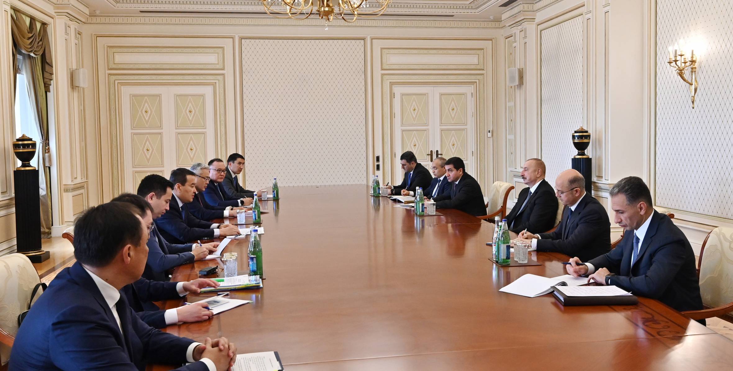 İlham Əliyev Qazaxıstanın Baş nazirini qəbul edib