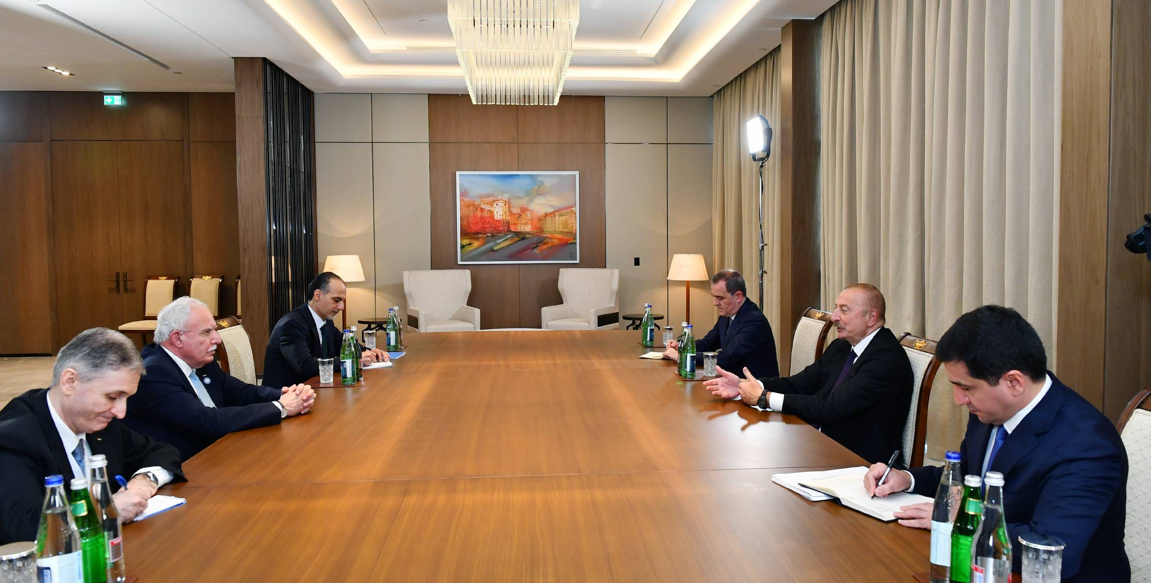 Ильхам Алиев принял министра иностранных дел Палестины