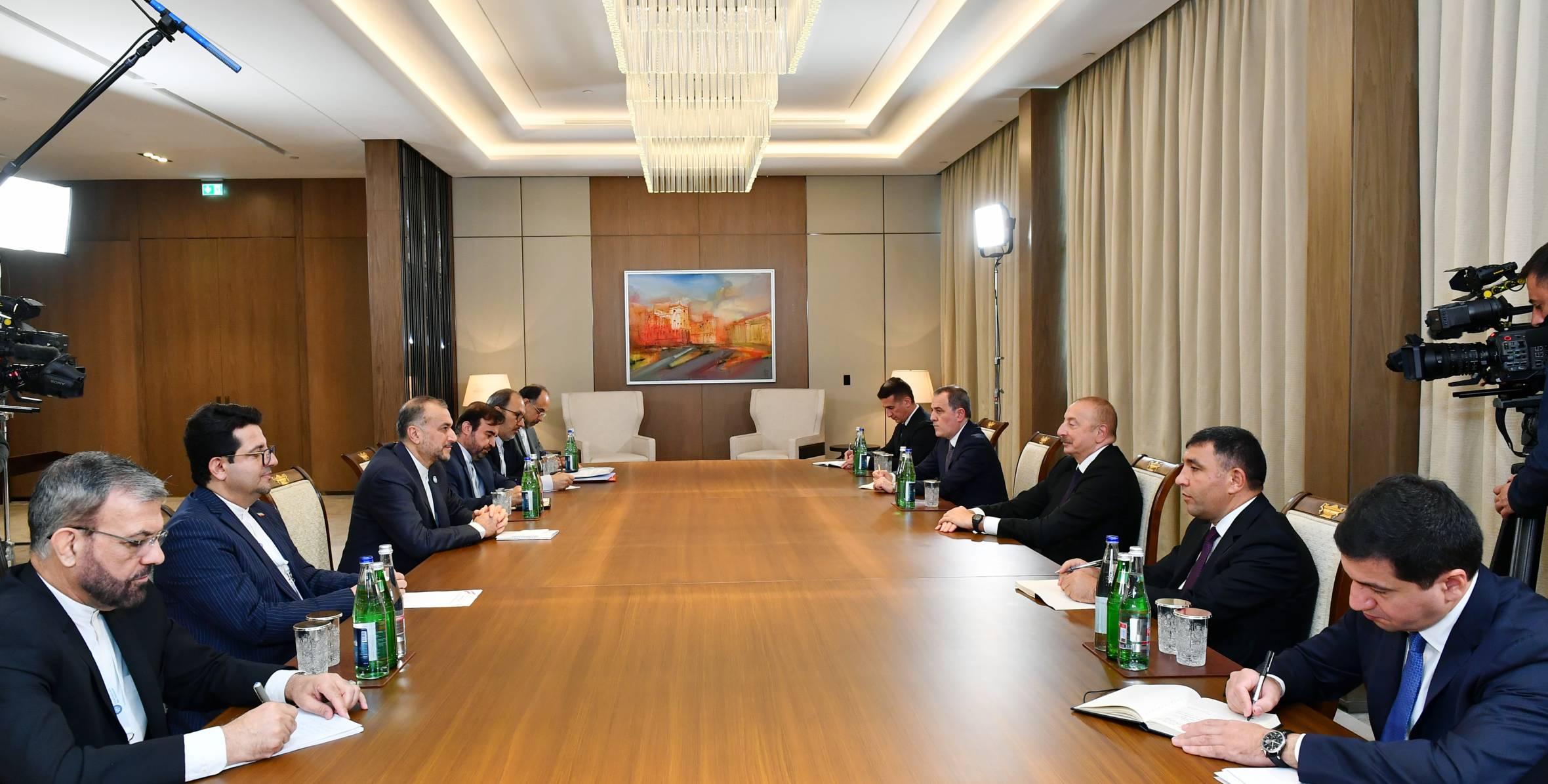 Ильхам Алиев принял министра иностранных дел Ирана