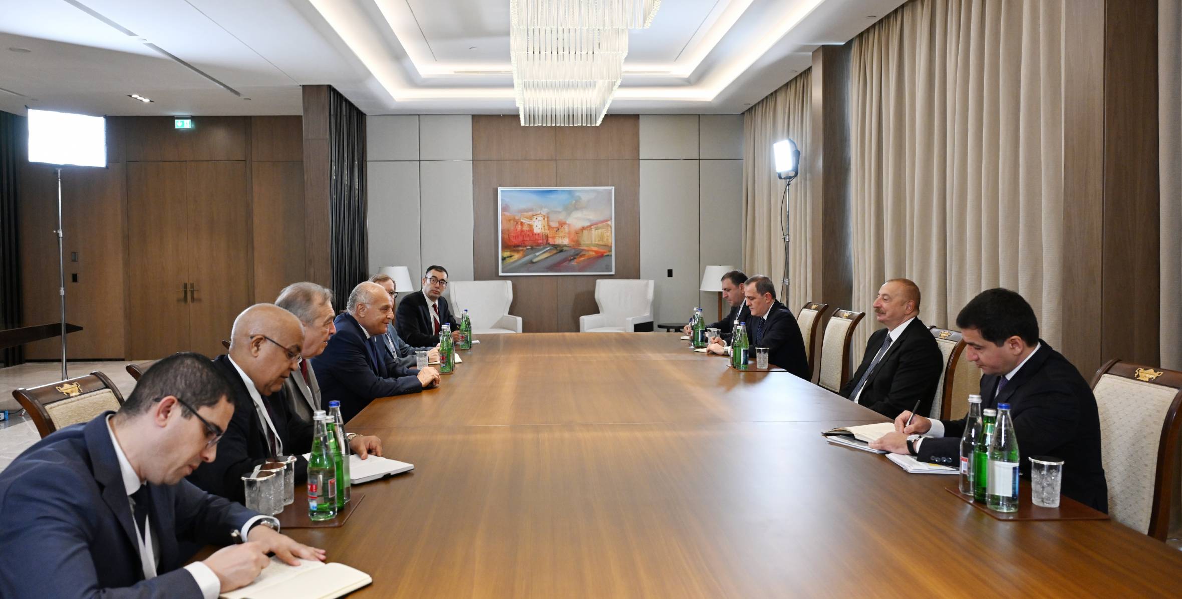 Ильхам Алиев принял министра иностранных дел и национального сообщества за рубежом Алжира