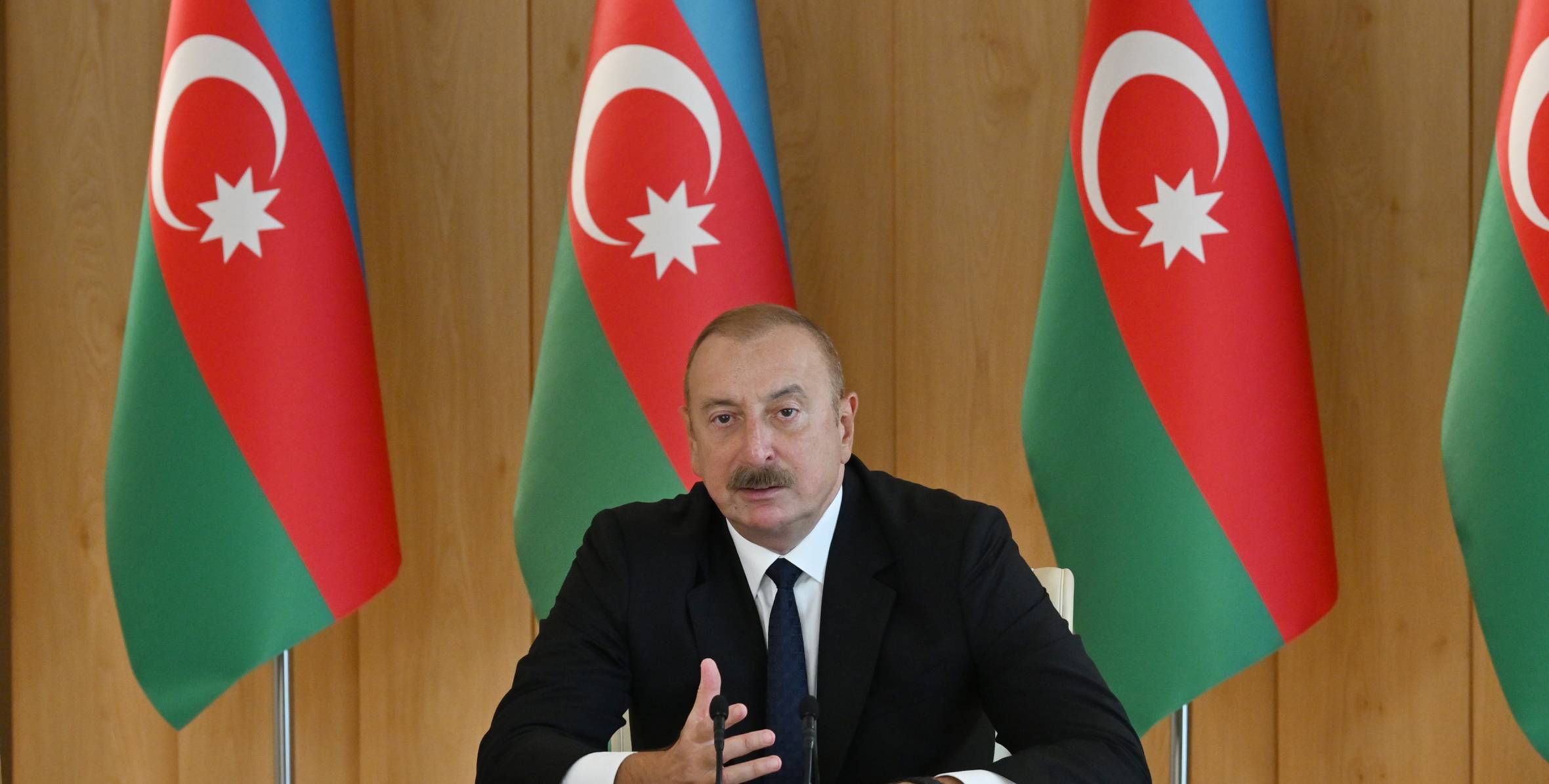 Под председательством Ильхама Алиева состоялось совещание, посвященное социально-экономическим итогам 6 месяцев года