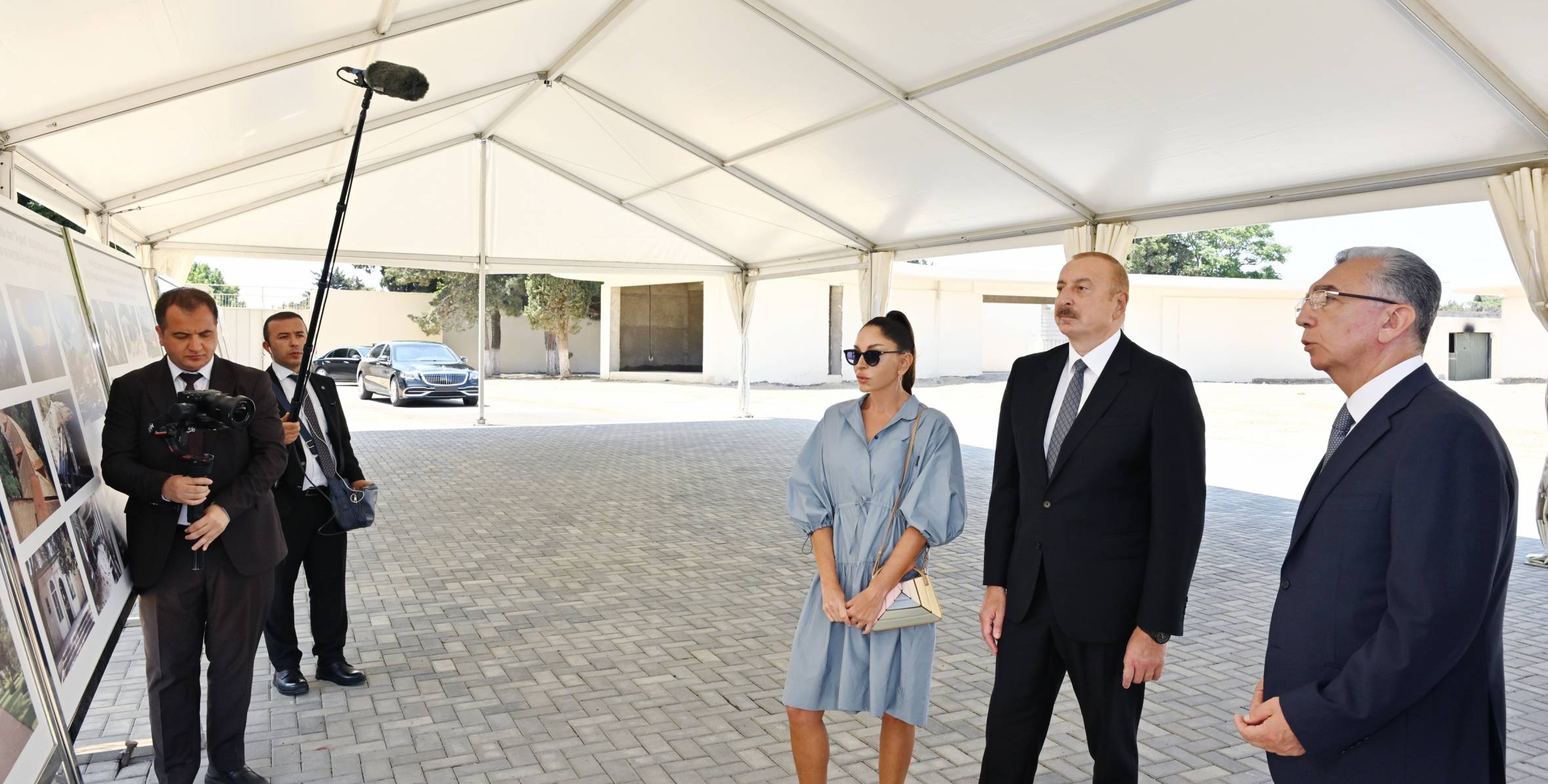 Ильхам Алиев и первая леди Мехрибан Алиева ознакомились с работами, проводимыми в Центральном ботаническом саду