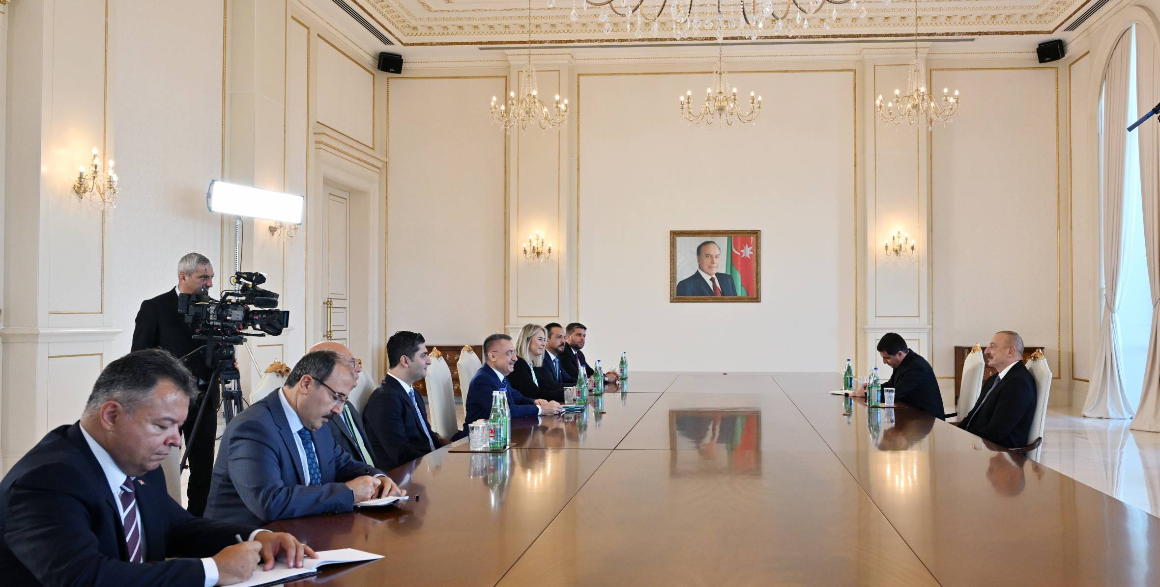 Ильхам Алиев принял делегацию комитета по внешним связям Великого национального собрания Турции