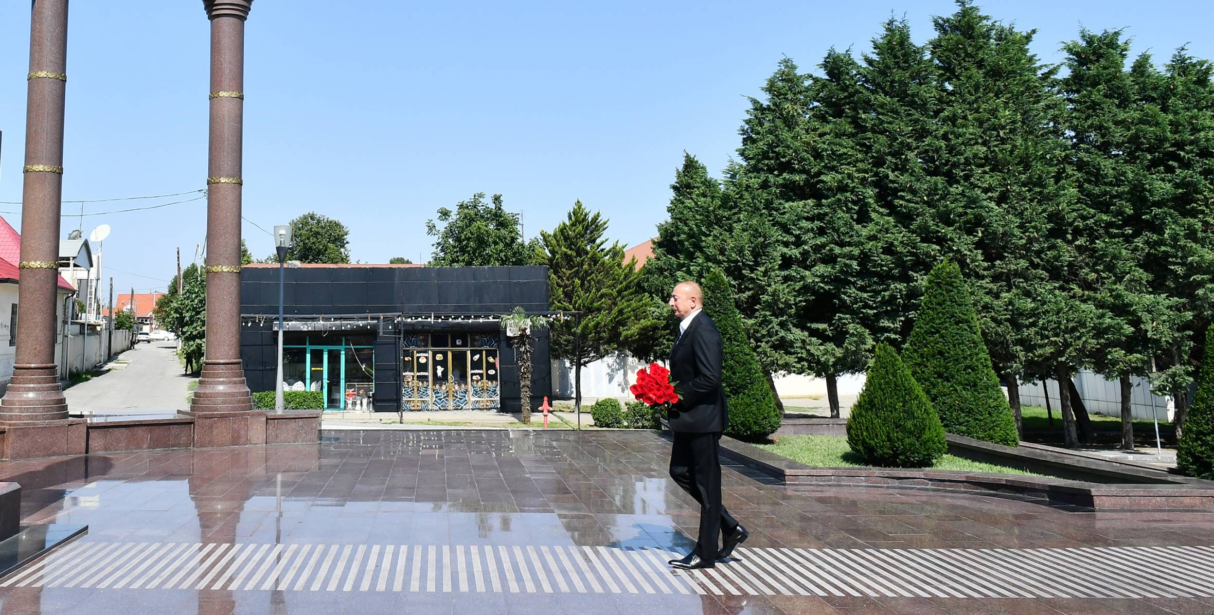 Ильхам Алиев совершил поездку в Шамкирский район