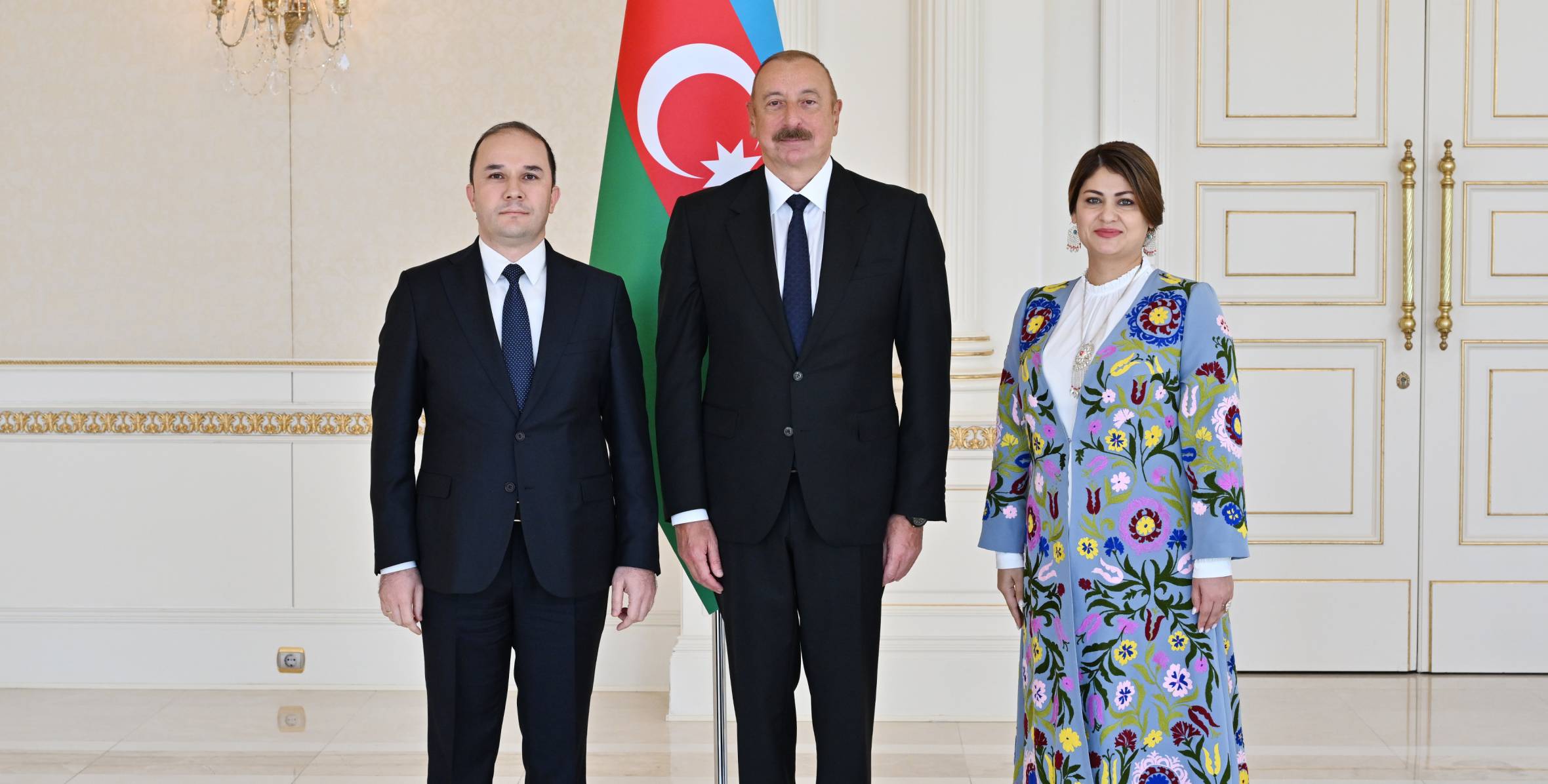 Ильхам Алиев принял верительные грамоты новоназначенного посла Таджикистана в Азербайджане