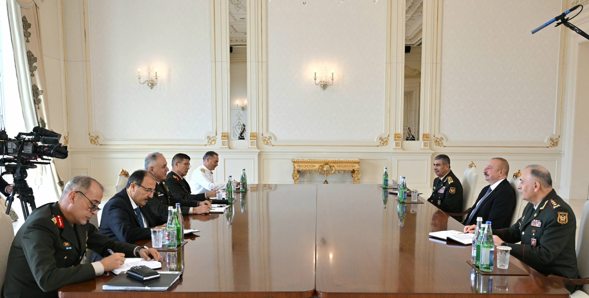 Ильхам Алиев принял начальника Генерального штаба Вооруженных сил Турции