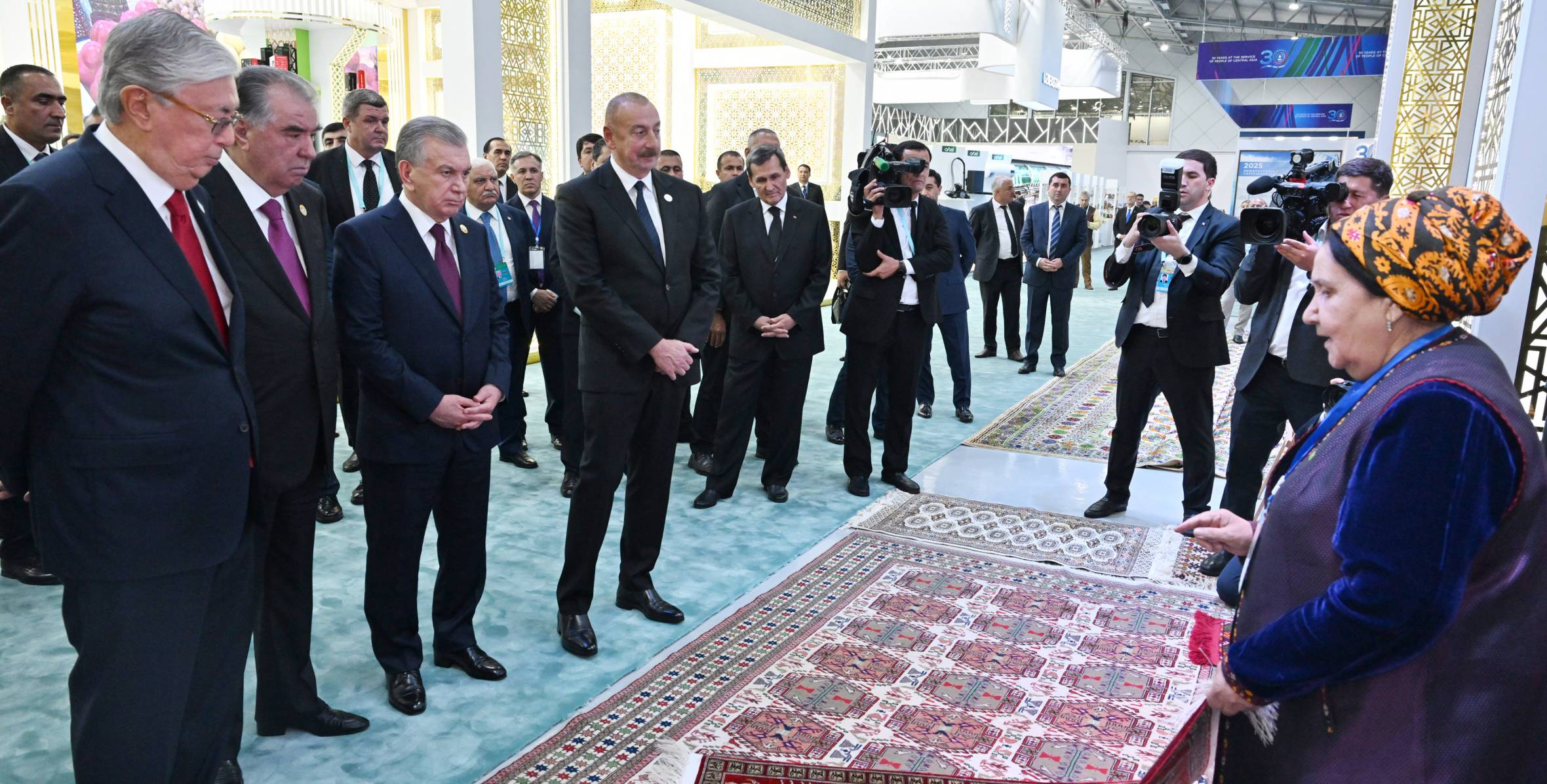 Главы государств, участвующие в 5-й Консультативной встрече в Душанбе, ознакомились с выставкой «ЭКСПО Центральная Азия 2023»