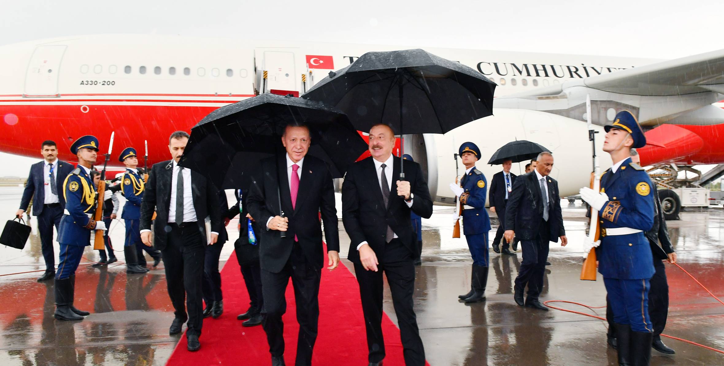 Ilham Aliyev welcomed President of the Republic of Türkiye Recep Tayyip Erdogan at the Nakhchivan International Airport