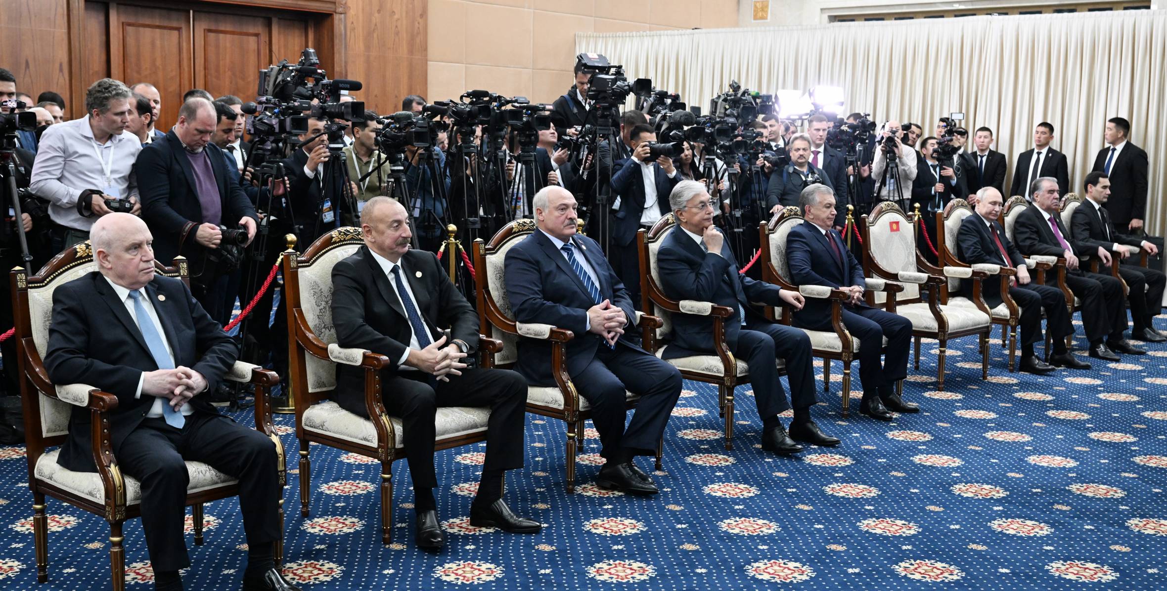 Ilham Aliyev attended the ceremony to award President Shavkat Mirziyoyev