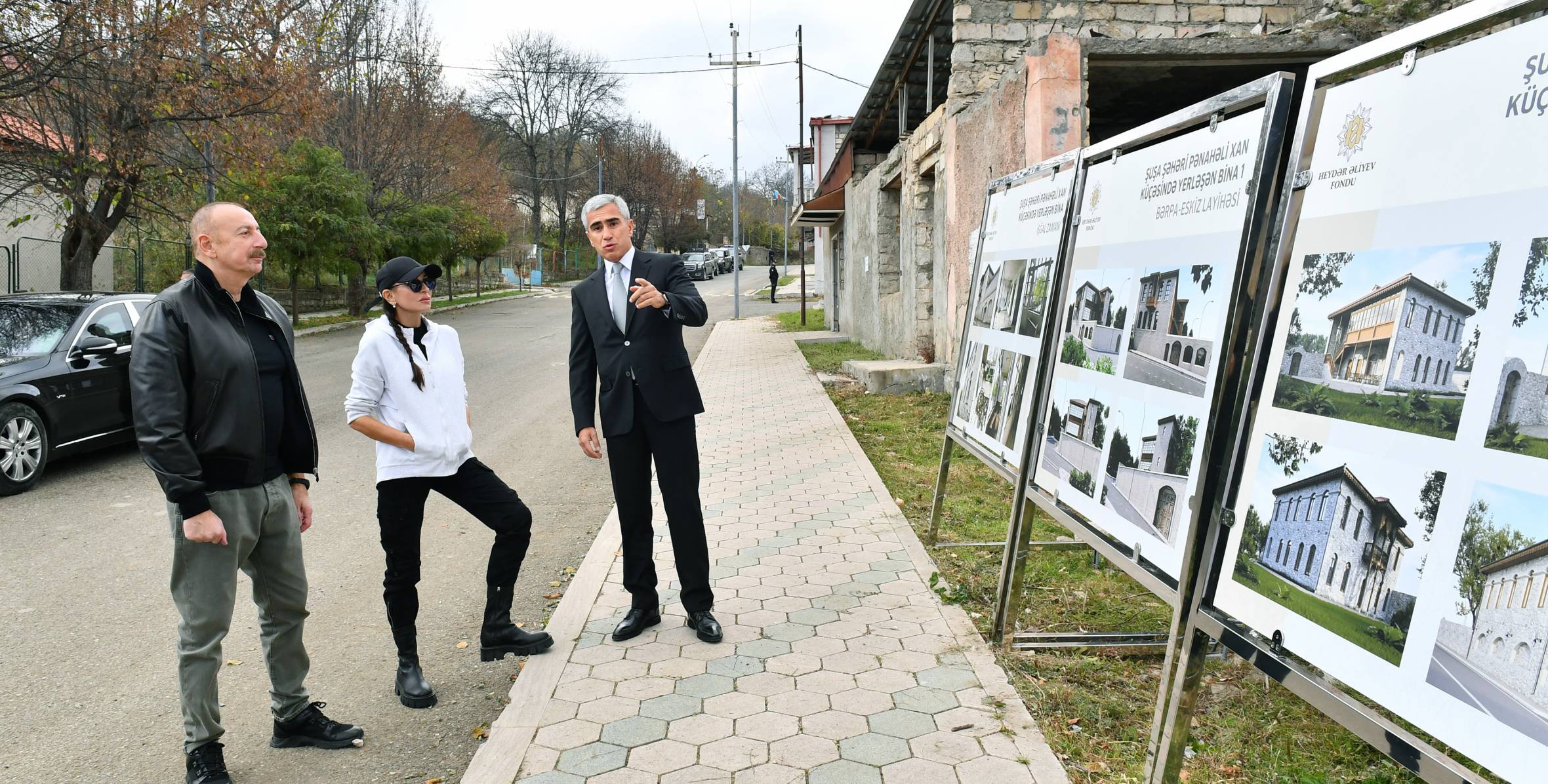 Ilham Aliyev examined projects of restoration and reconstruction of some buildings on Panah Ali Khan Street to be implemented by Heydar Aliyev Foundation