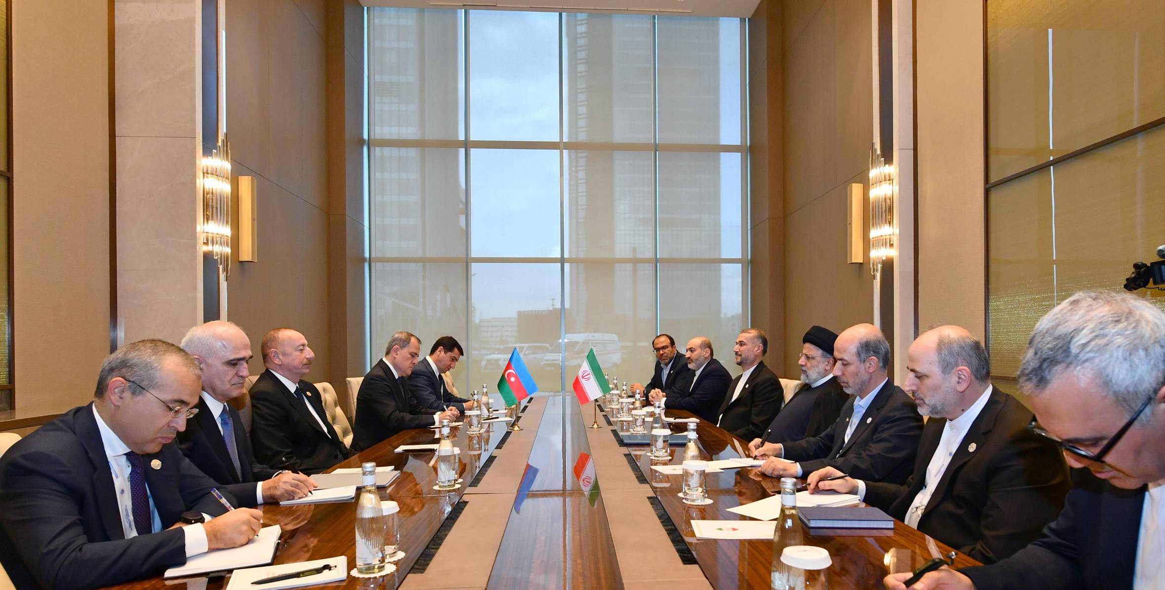 В Ташкенте состоялась встреча Ильхама Алиева с Президентом Ирана Сейедом Ибрахимом Раиси