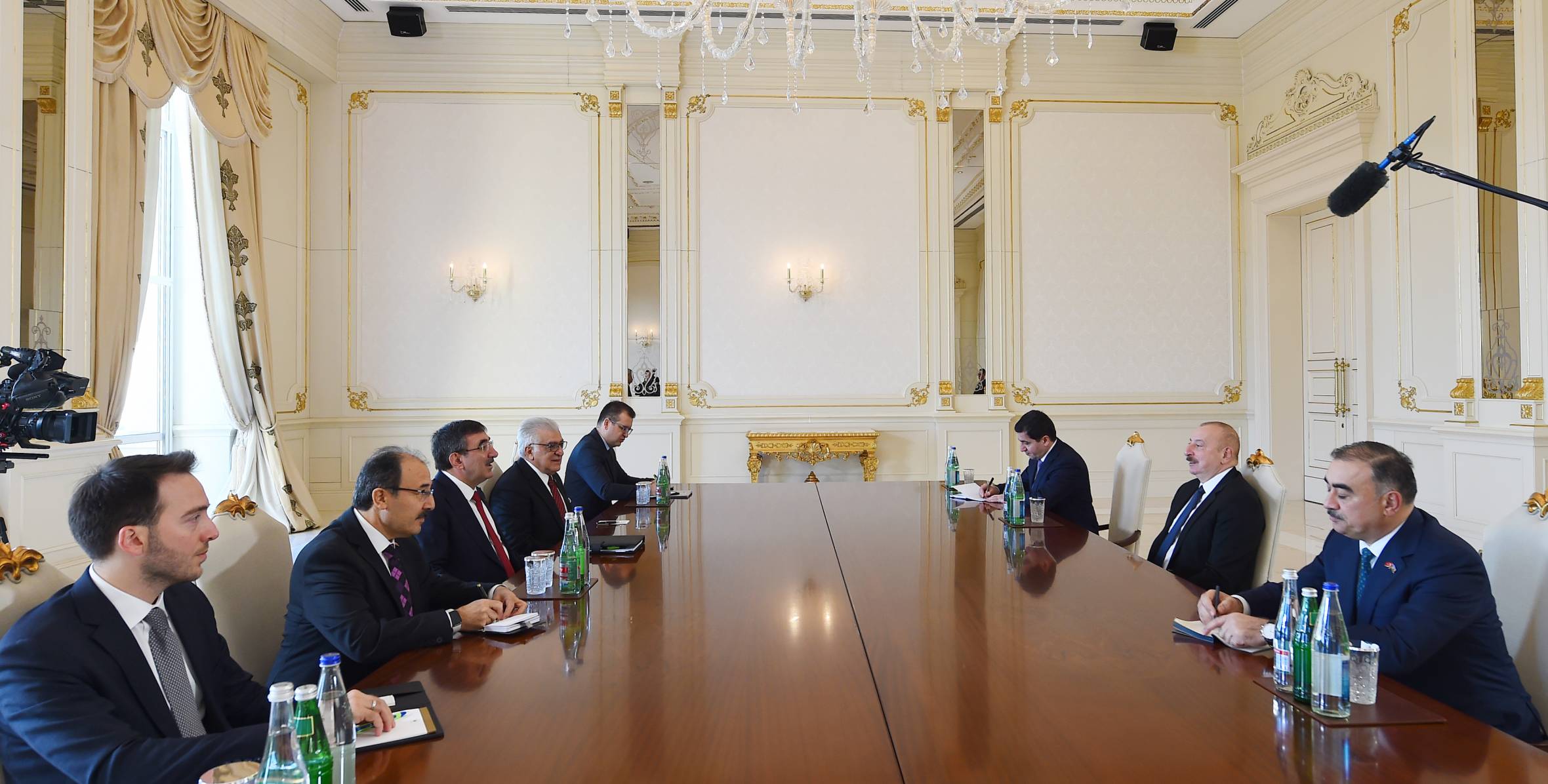 Ильхам Алиев принял вице-президента Турции Джевдета Йылмаза