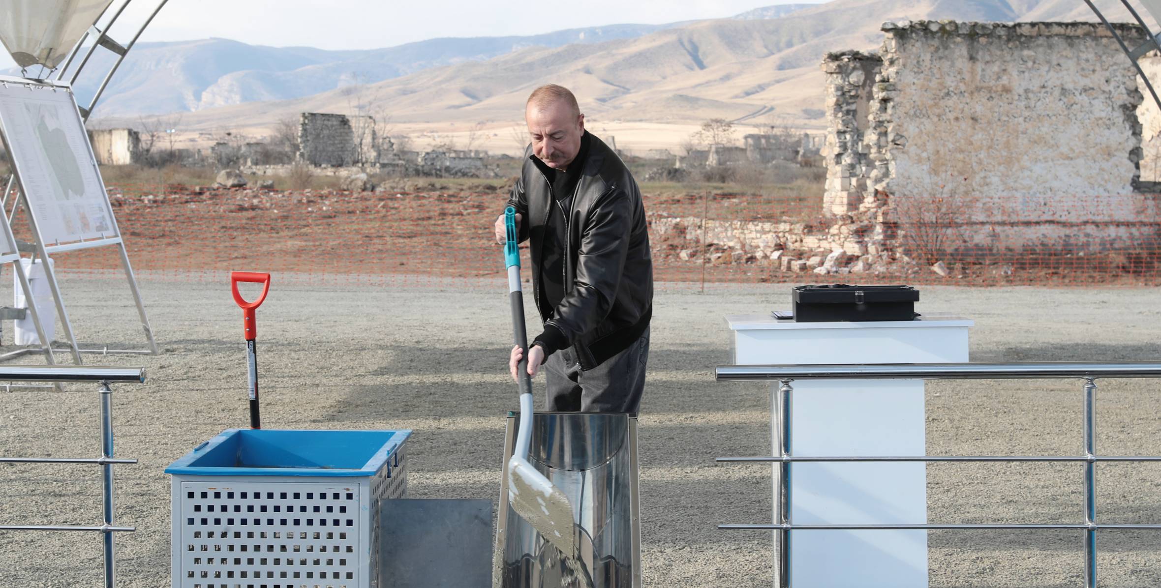 Ильхам Алиев заложил фундамент села Гияслы в Агдамском районе