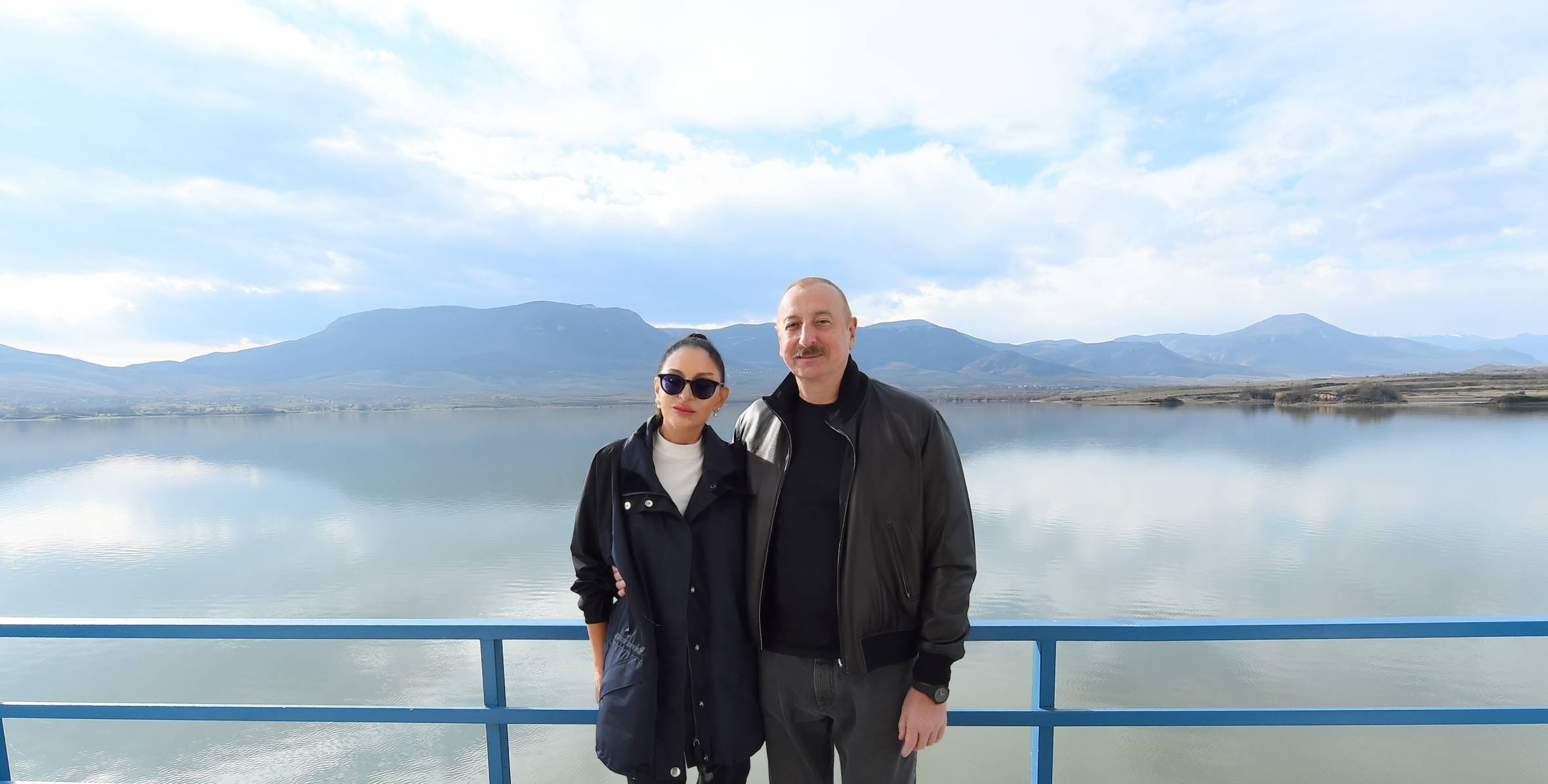 Ильхам Алиев и первая леди Мехрибан Алиева приняли участие в церемонии сдачи в эксплуатацию в Агдамском районе после ремонтно-восстановительных работ Хачинчайского водохранилища