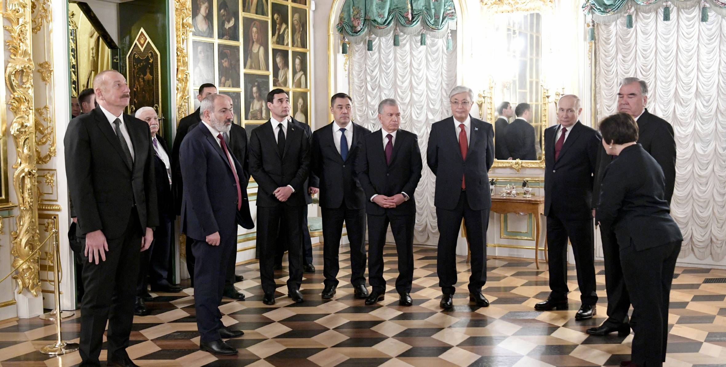 Ilham Aliyev visited Grand Peterhof Palace in Saint Petersburg