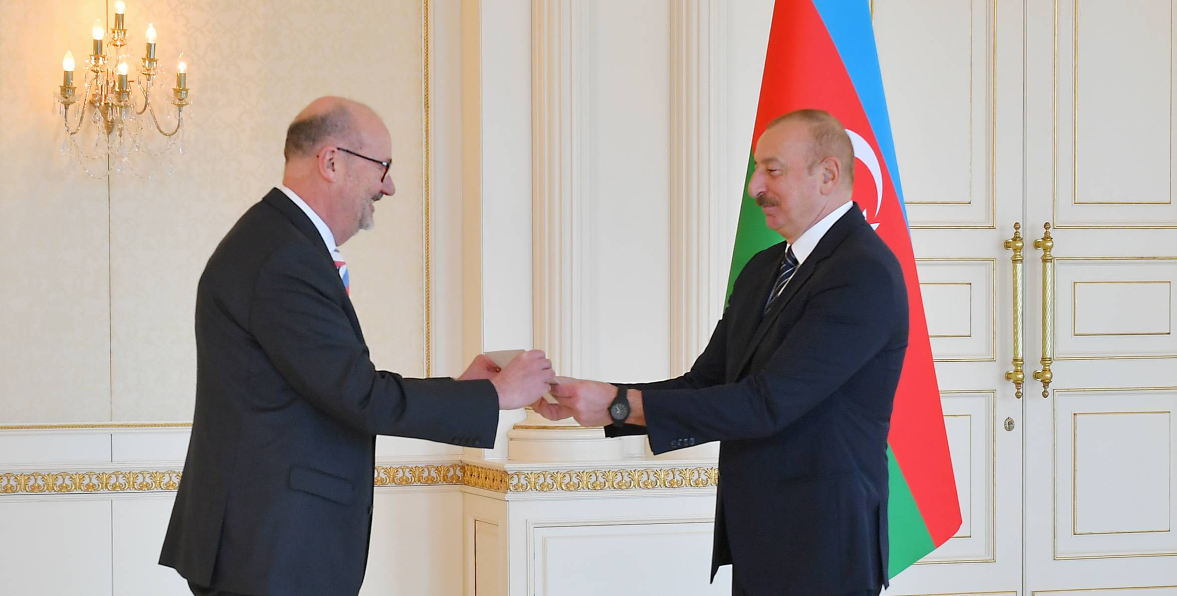 Ильхам Алиев принял новоназначенного посла Люксембурга в Азербайджане