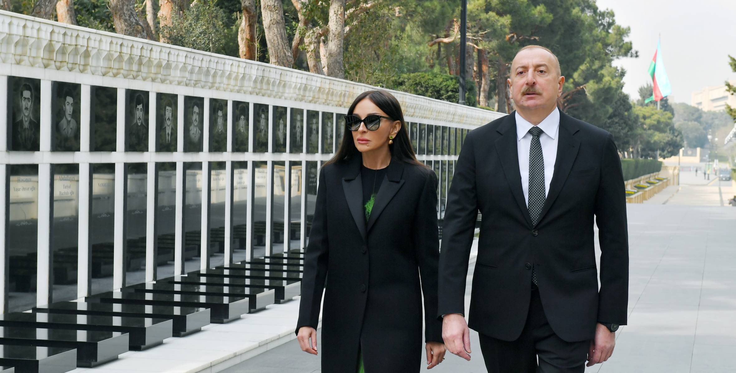 Ильхам Алиев и первая леди Мехрибан Алиева посетили Шехидляр хиябаны