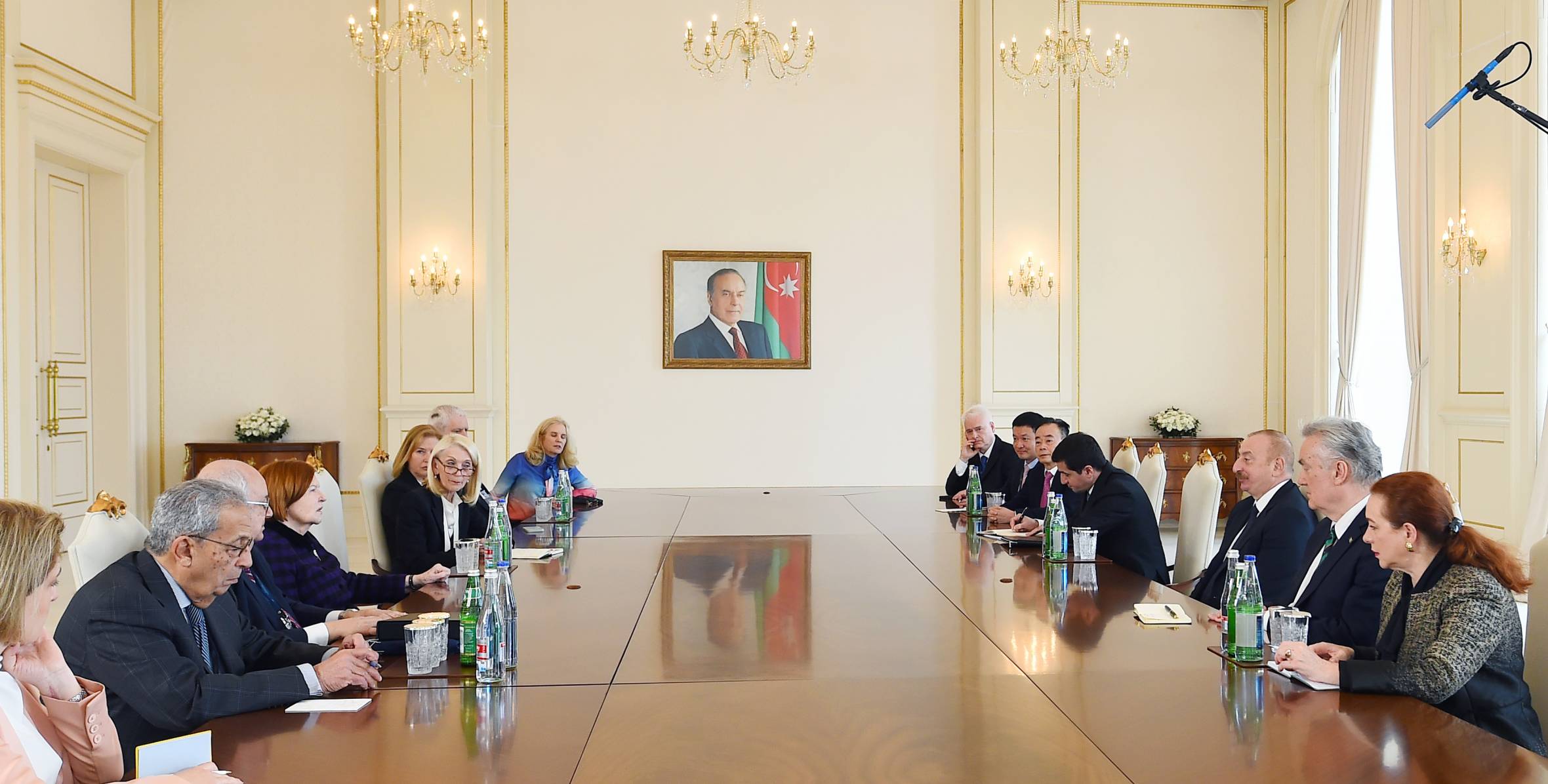 Ильхам Алиев принял сопредседателей и членов правления Международного центра Низами Гянджеви