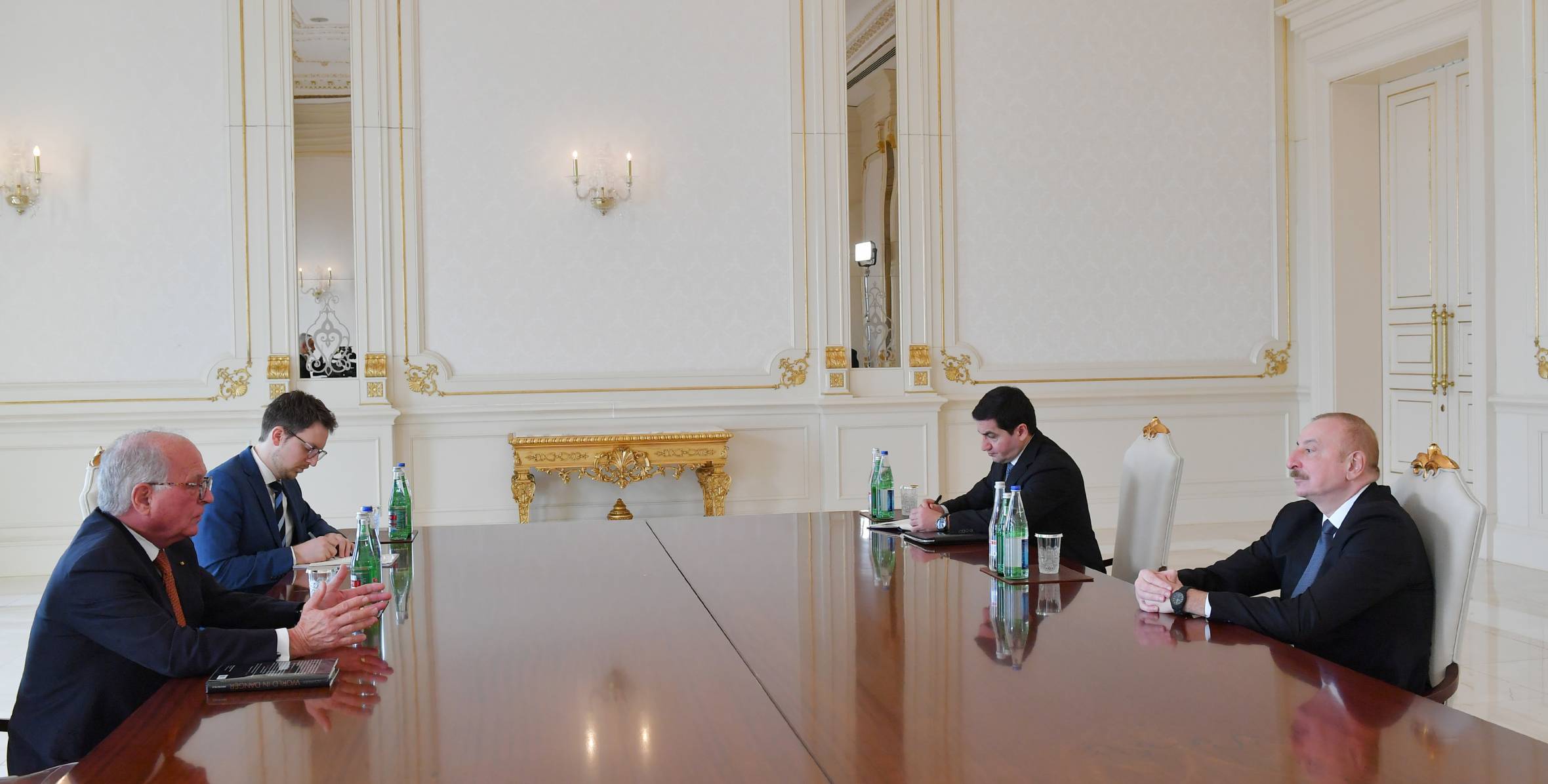 Ильхам Алиев принял президента Фонда Мюнхенской конференции по безопасности Вольфганга Ишингера