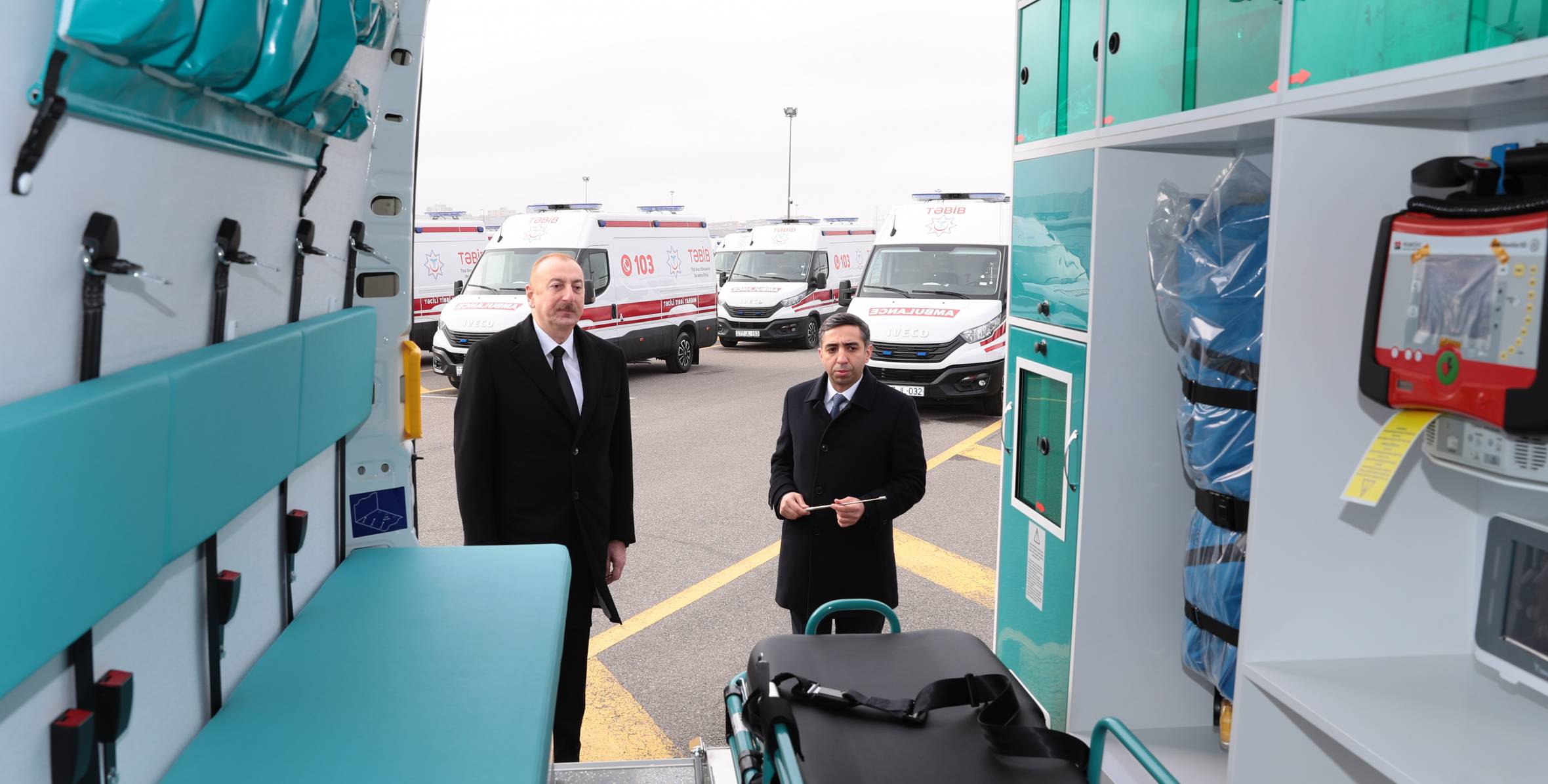 Ильхам Алиев ознакомился с закупленными современными автомобилями скорой медицинской помощи