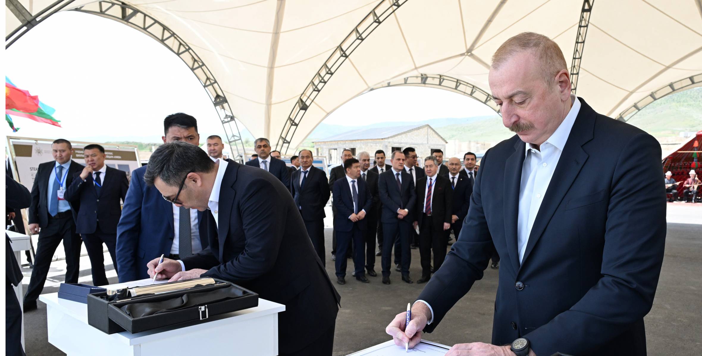 Президенты Азербайджана и Кыргызстана приняли участие в церемонии закладки фундамента средней школы села Хыдырлы Агдамского района