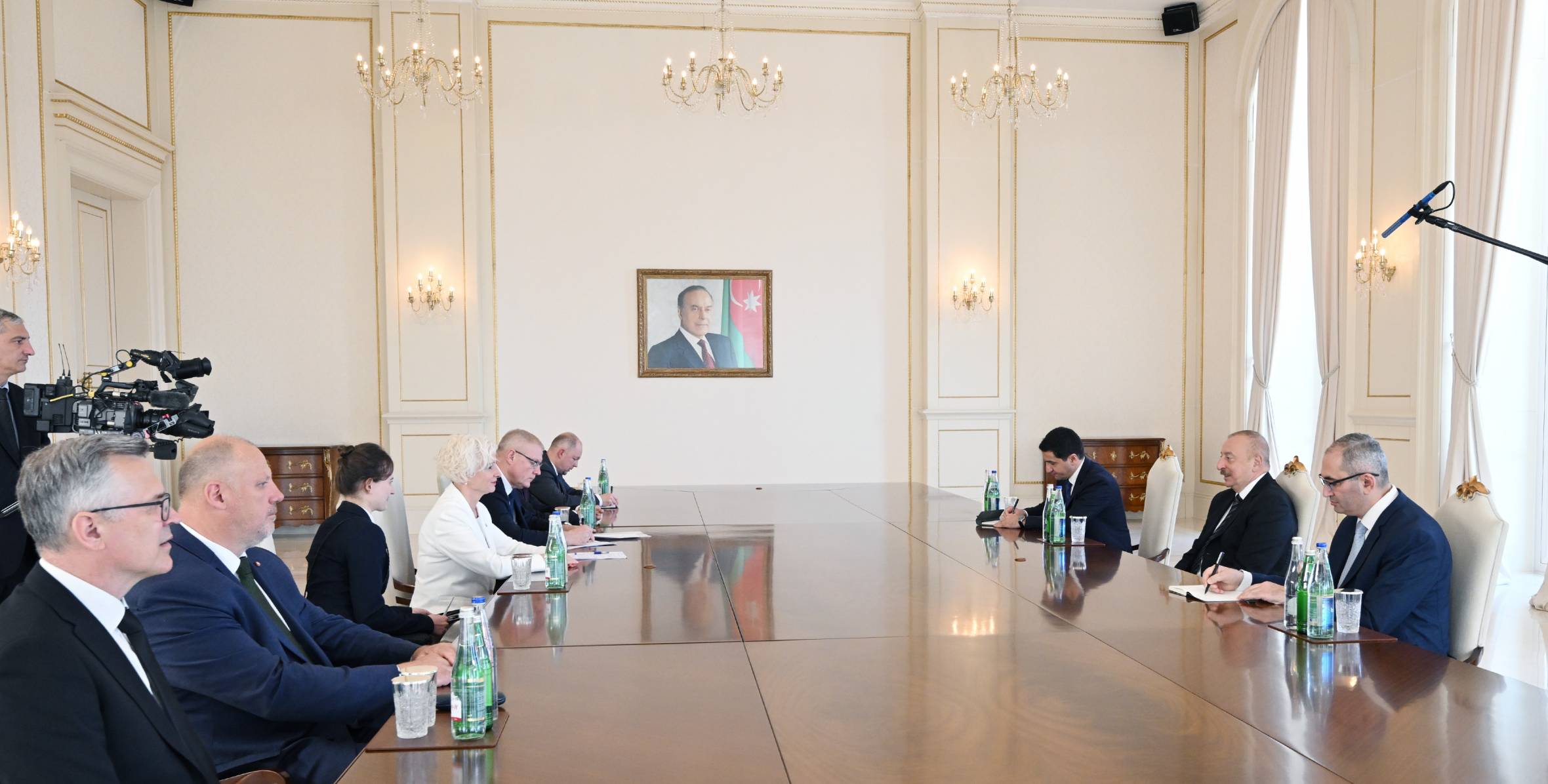 Ильхам Алиев принял делегацию во главе с председателем Сейма Латвии