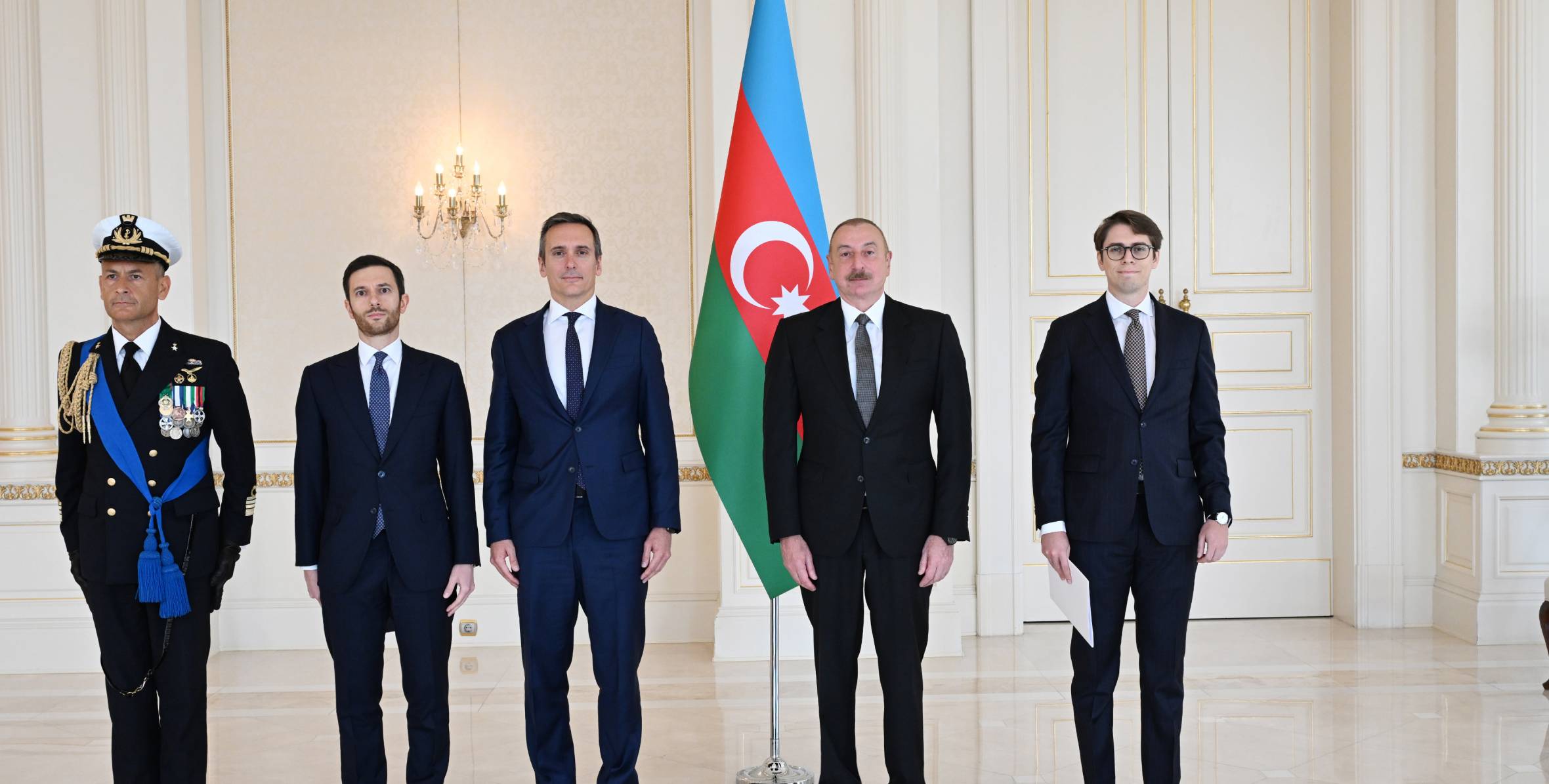 Ильхам Алиев принял верительные грамоты новоназначенного посла Италии в нашей стране