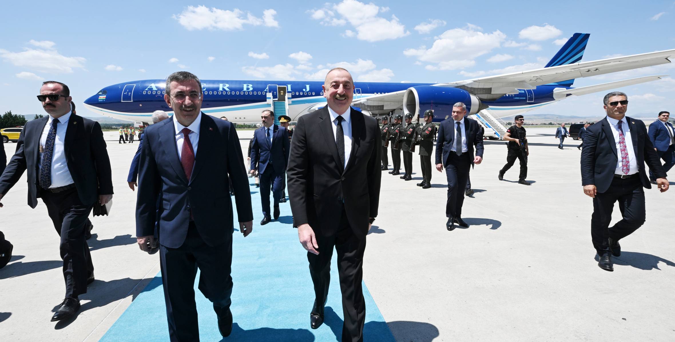 Ильхам Алиев по приглашению Президента Турции Реджепа Тайипа Эрдогана прибыл с рабочим визитом в Анкару