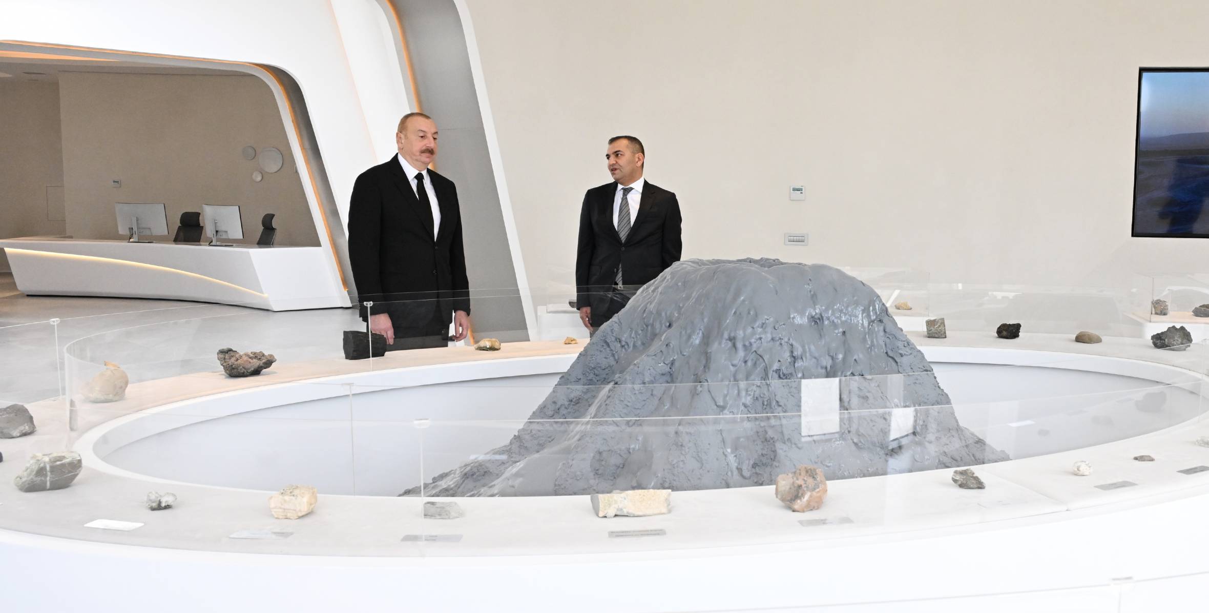 Ильхам Алиев принял участие в открытии Туристического комплекса грязевых вулканов
