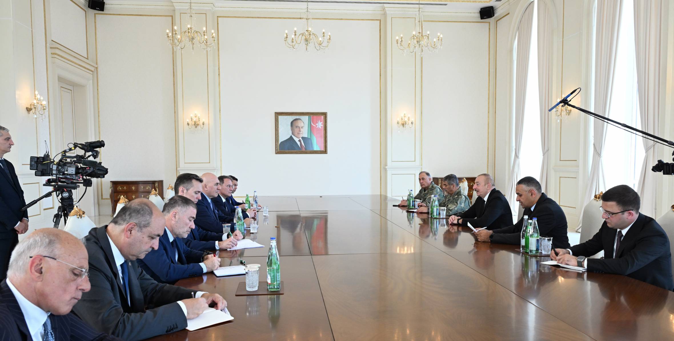 Ilham Aliyev received delegation led by Minister of Defense of Italy