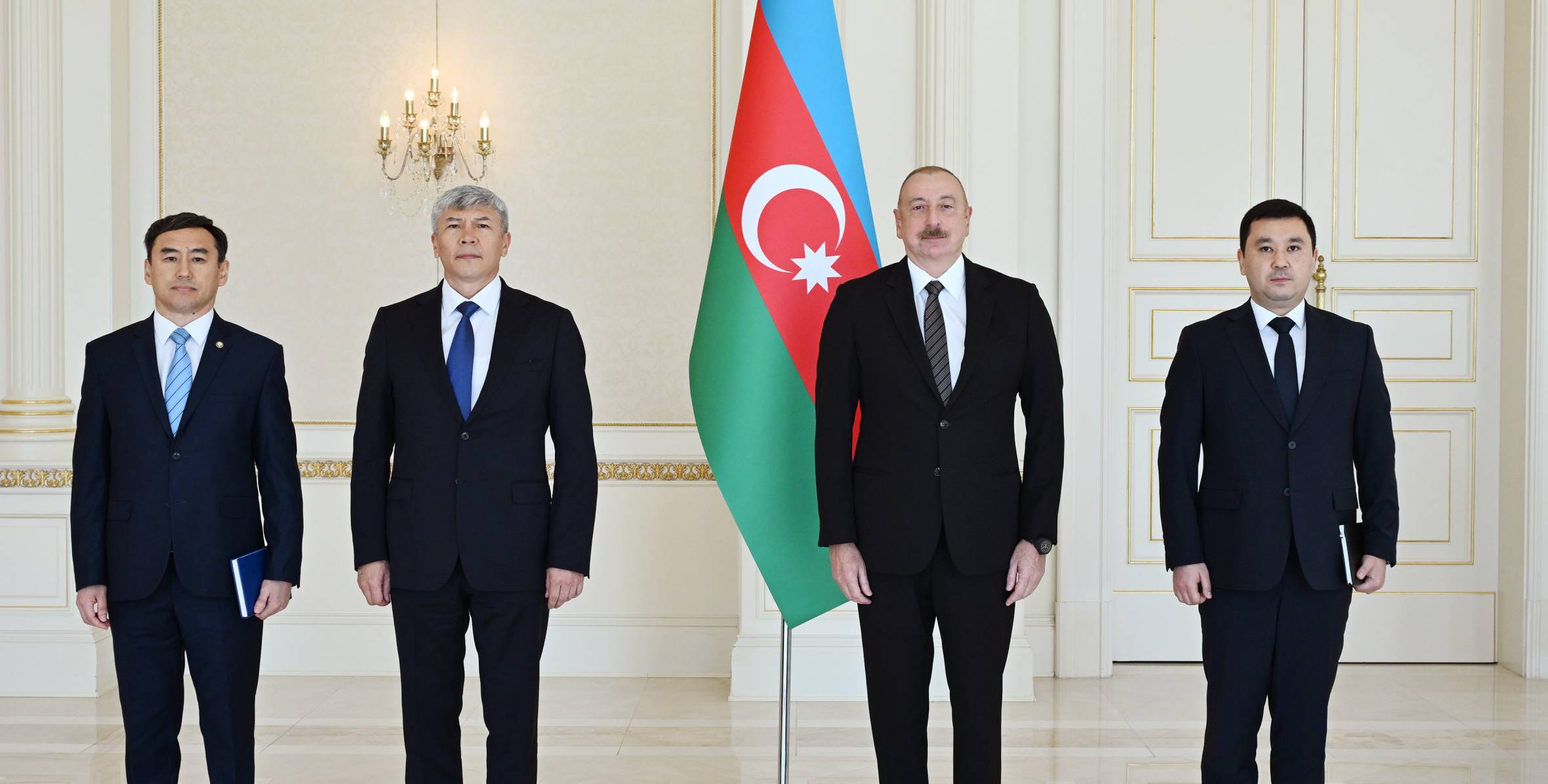 Ильхам Алиев принял верительные грамоты новоназначенного посла Кыргызской Республики в нашей стране