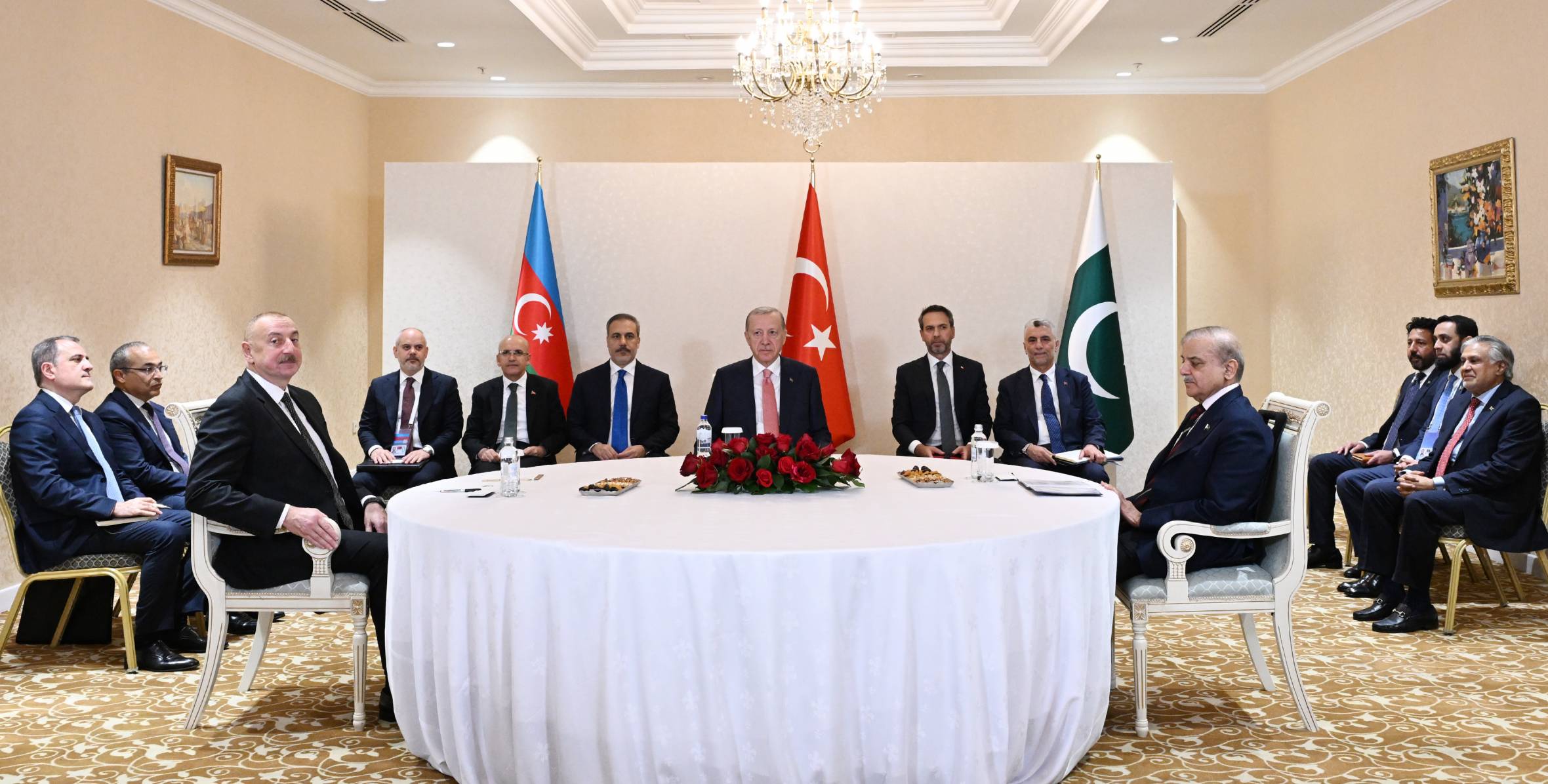 Astanada Azərbaycan Prezidenti, Türkiyə Prezidenti və Pakistanın Baş naziri arasında üçtərəfli görüş keçirilib