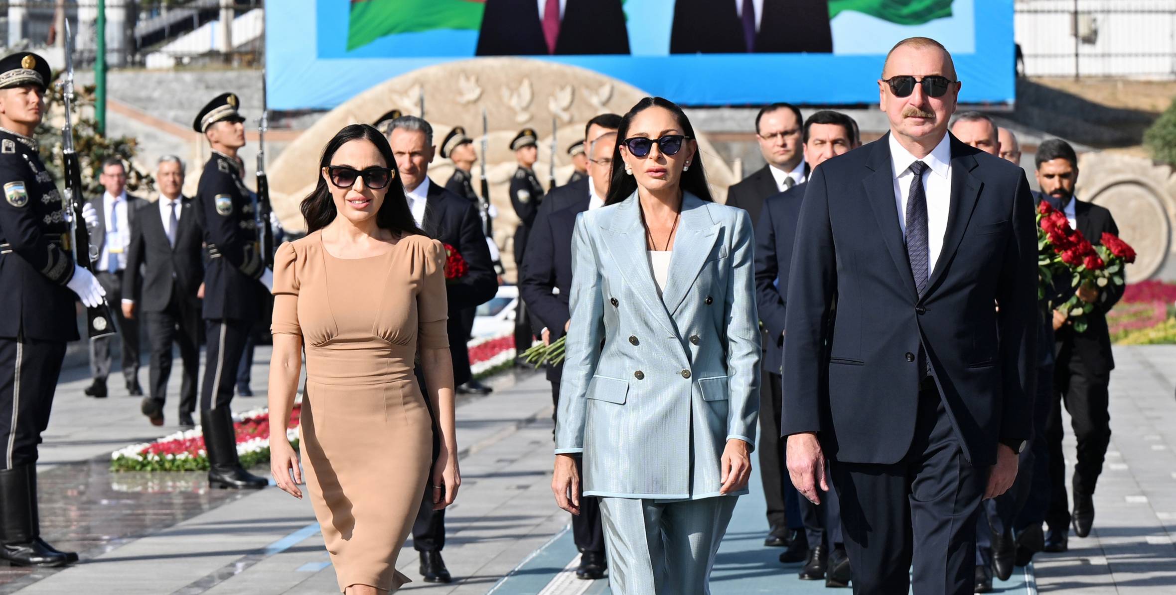 Ilham Aliyev pays tribute to National Leader Heydar Aliyev in Tashkent